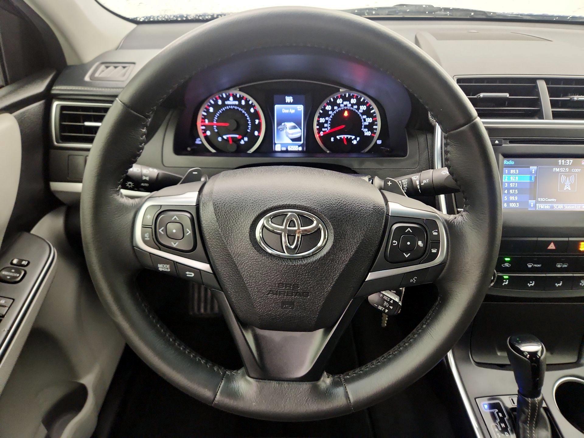 Thumbnail: 2015 Toyota Camry - 10