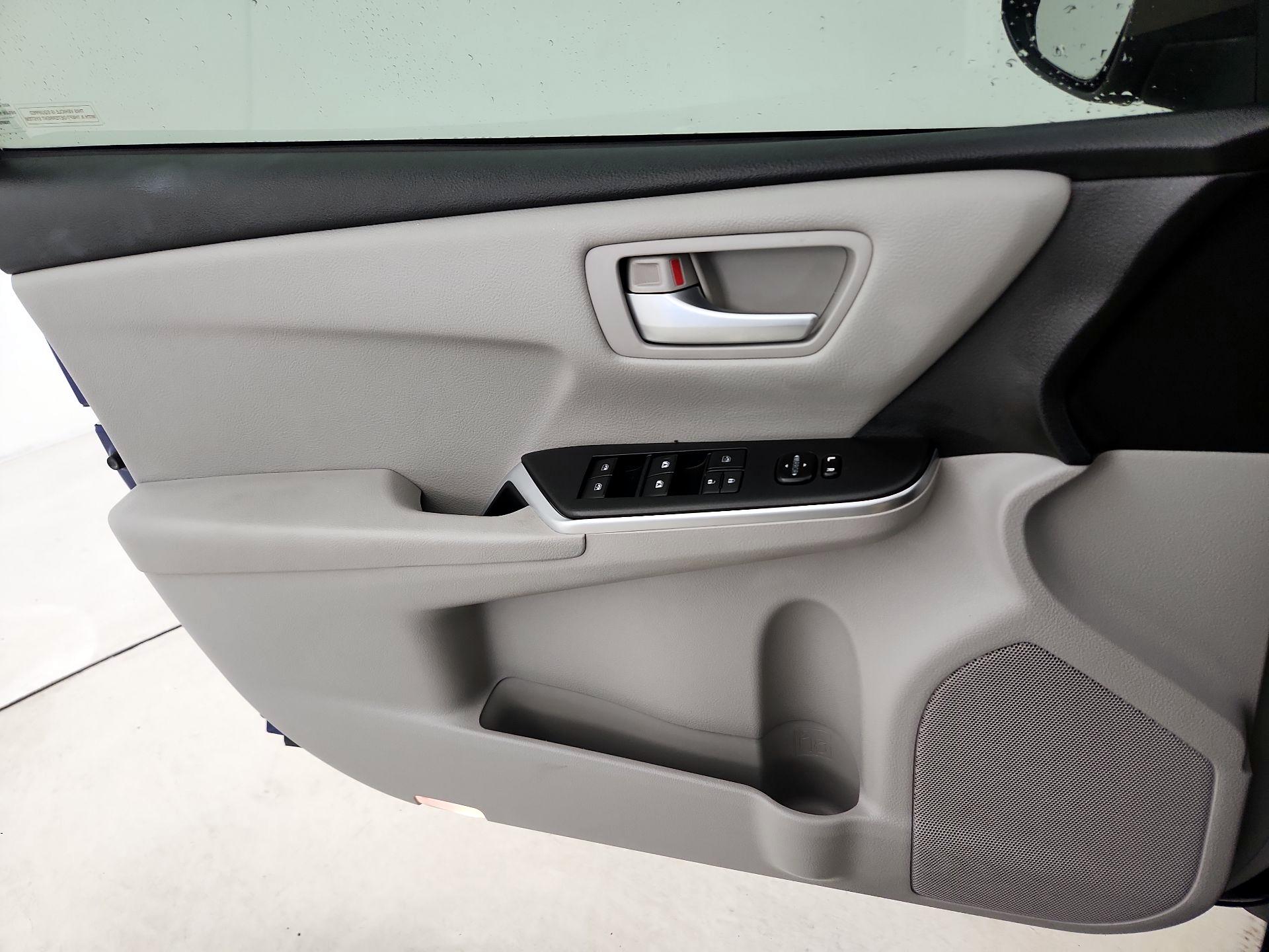 Thumbnail: 2015 Toyota Camry - 12