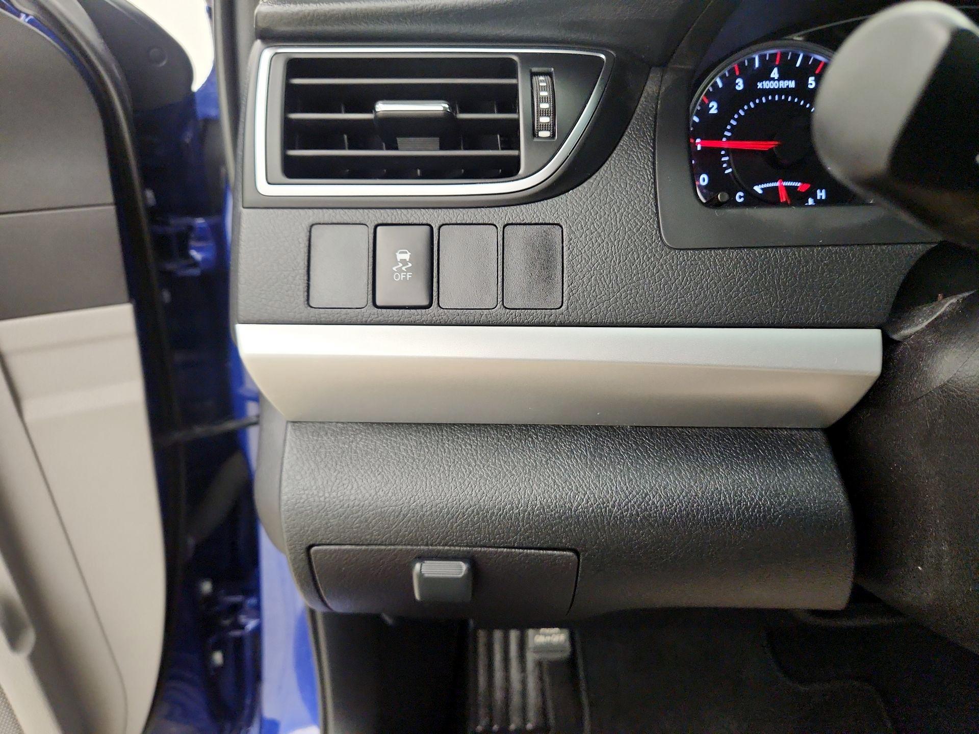 Thumbnail: 2015 Toyota Camry - 13