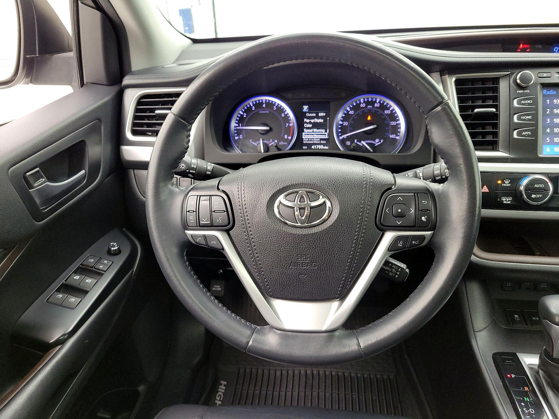 Thumbnail: 2019 Toyota Highlander - 10