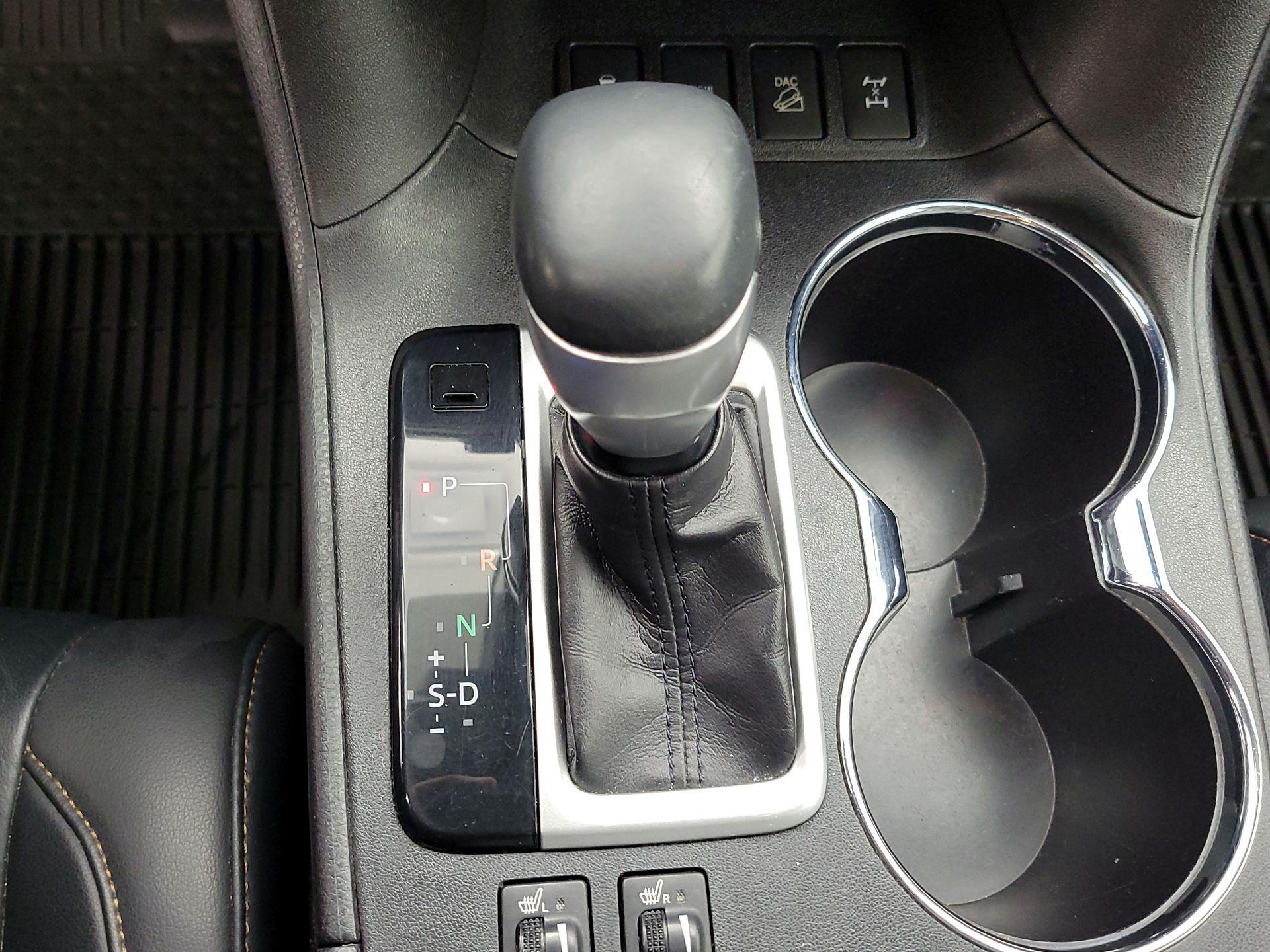 Thumbnail: 2019 Toyota Highlander - 17
