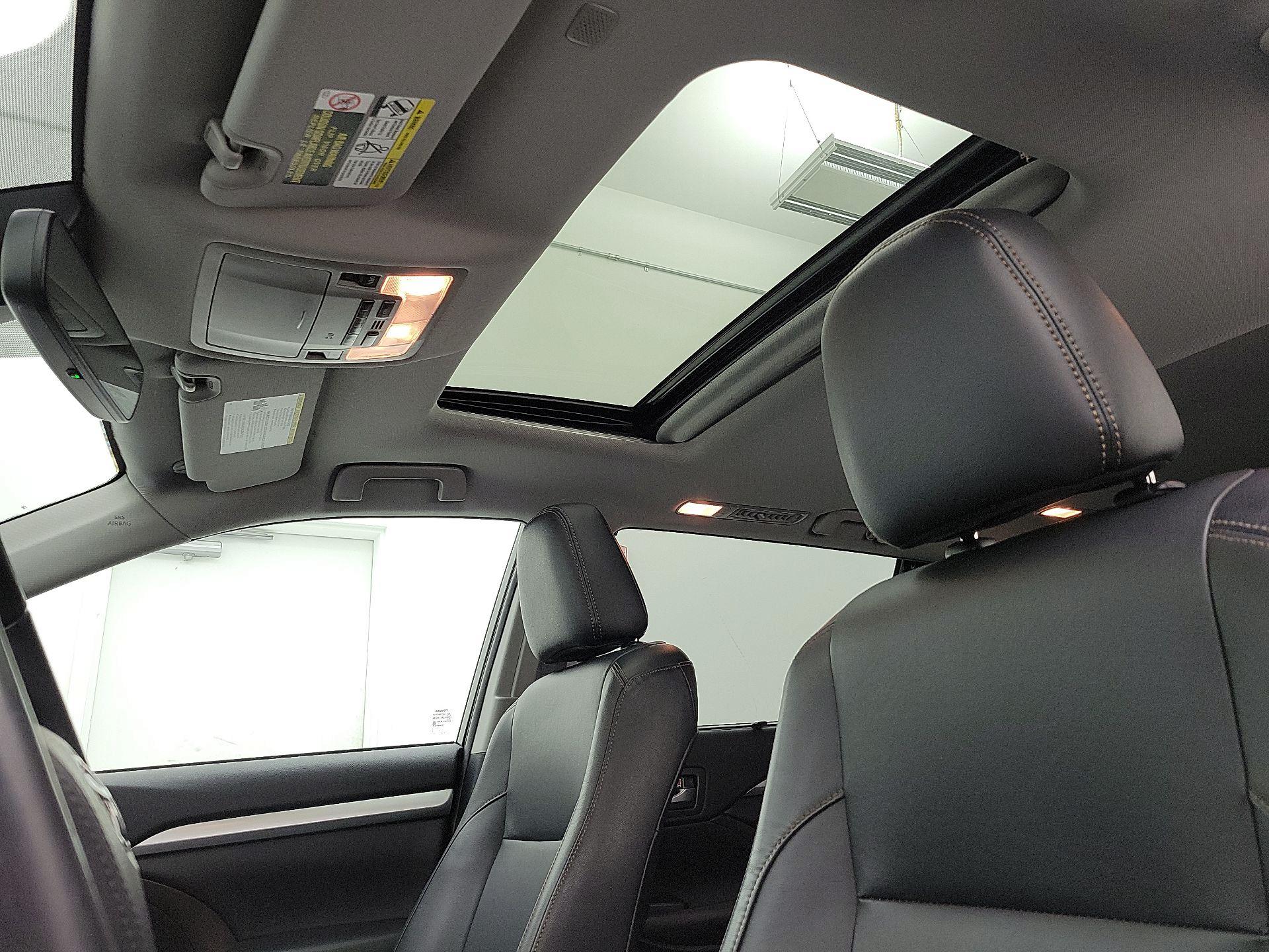 Thumbnail: 2019 Toyota Highlander - 18