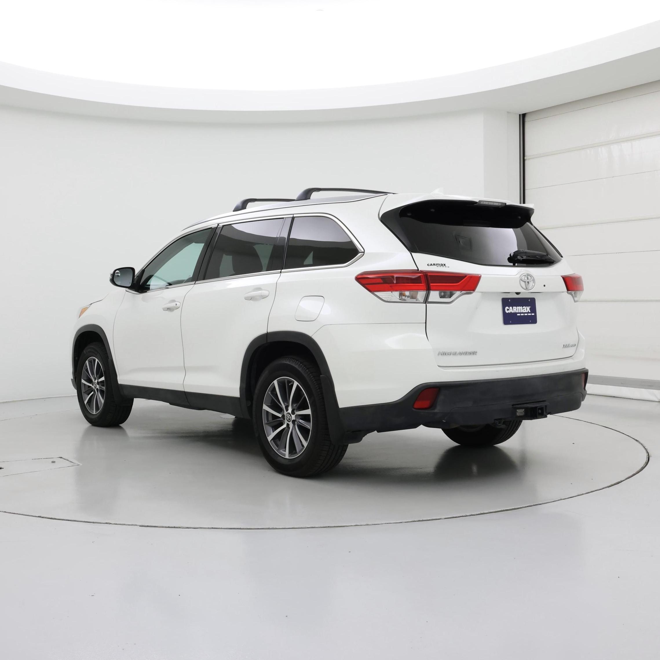 Thumbnail: 2019 Toyota Highlander - 2