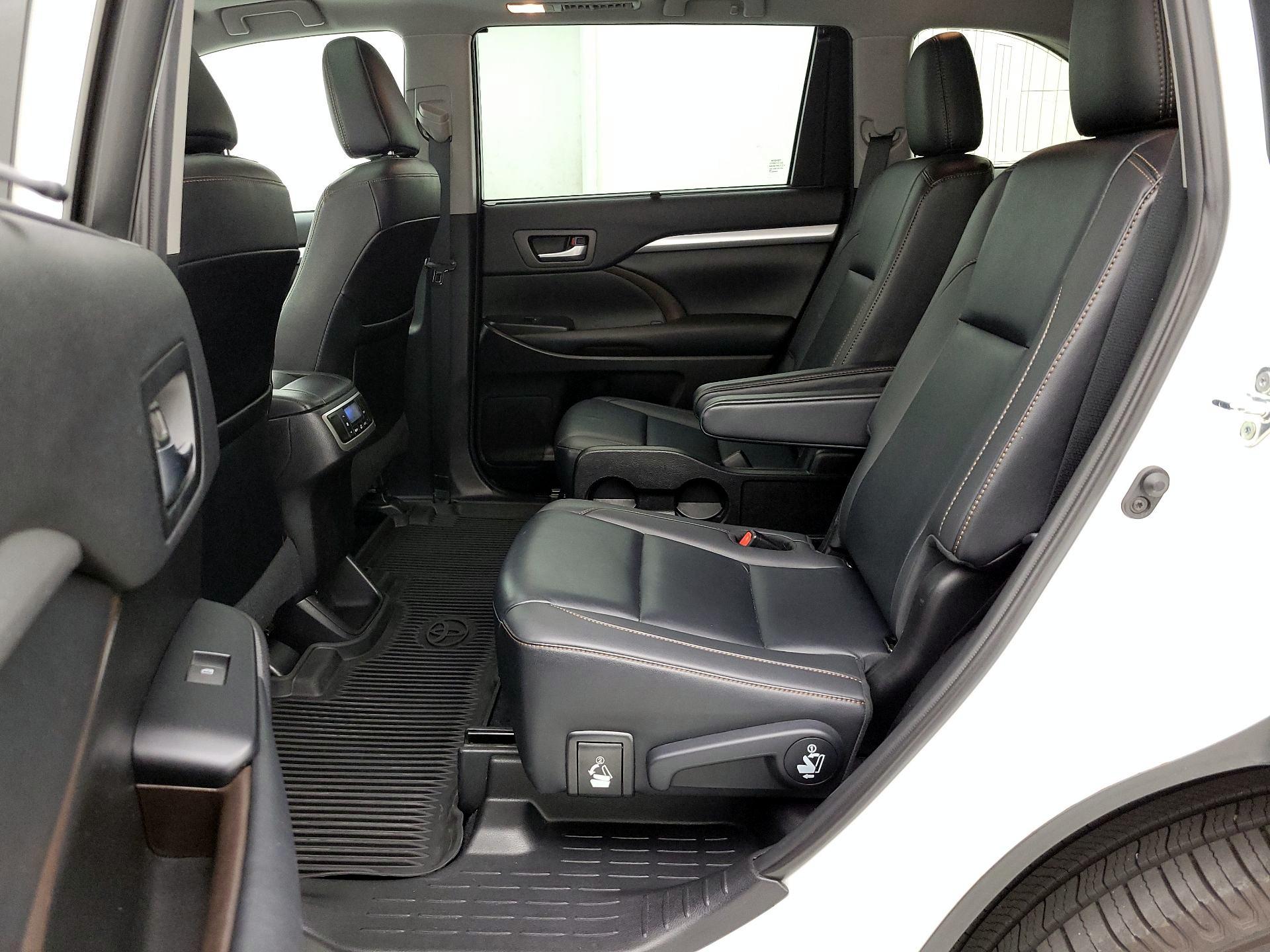 Thumbnail: 2019 Toyota Highlander - 19