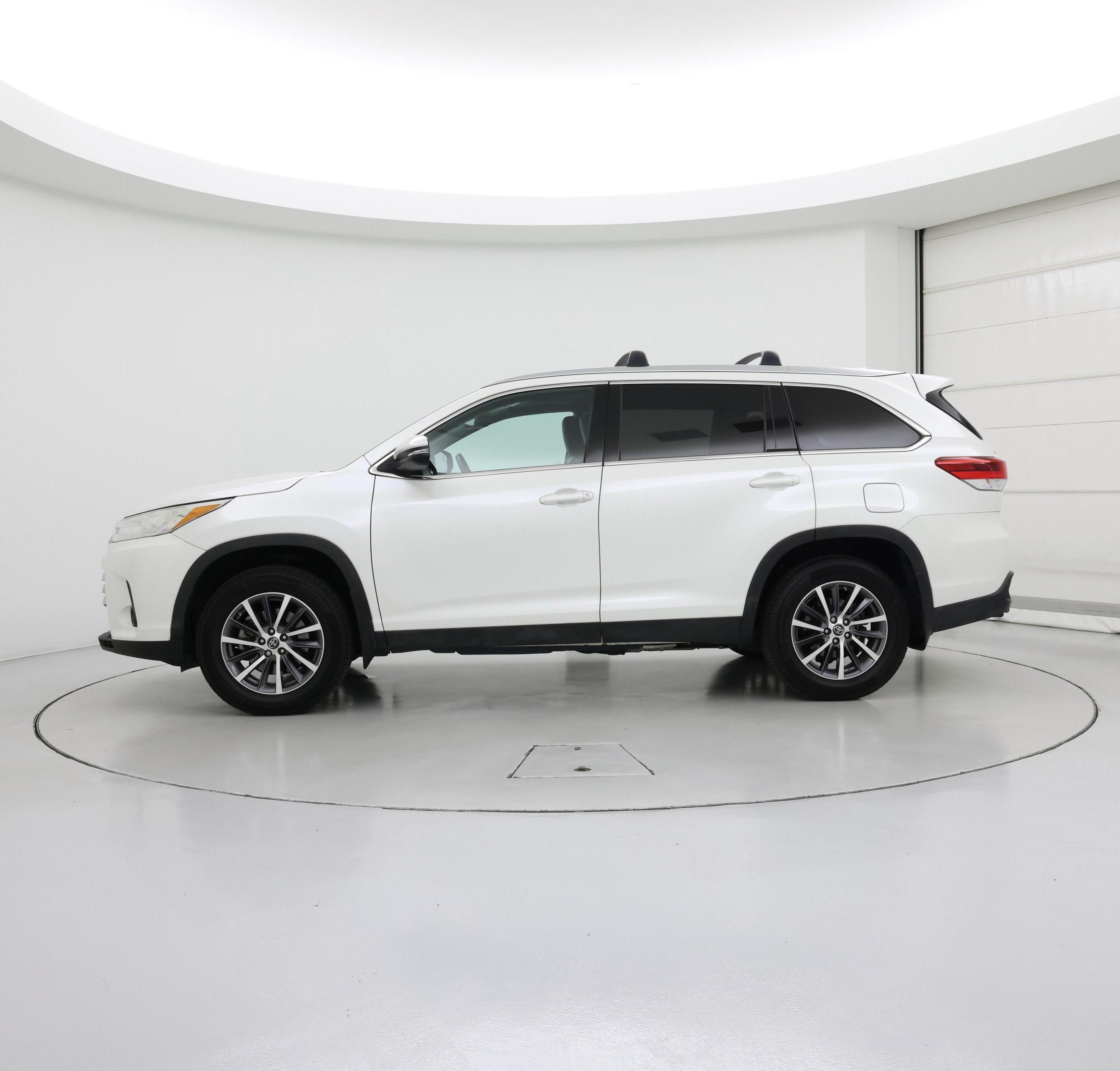 Thumbnail: 2019 Toyota Highlander - 3