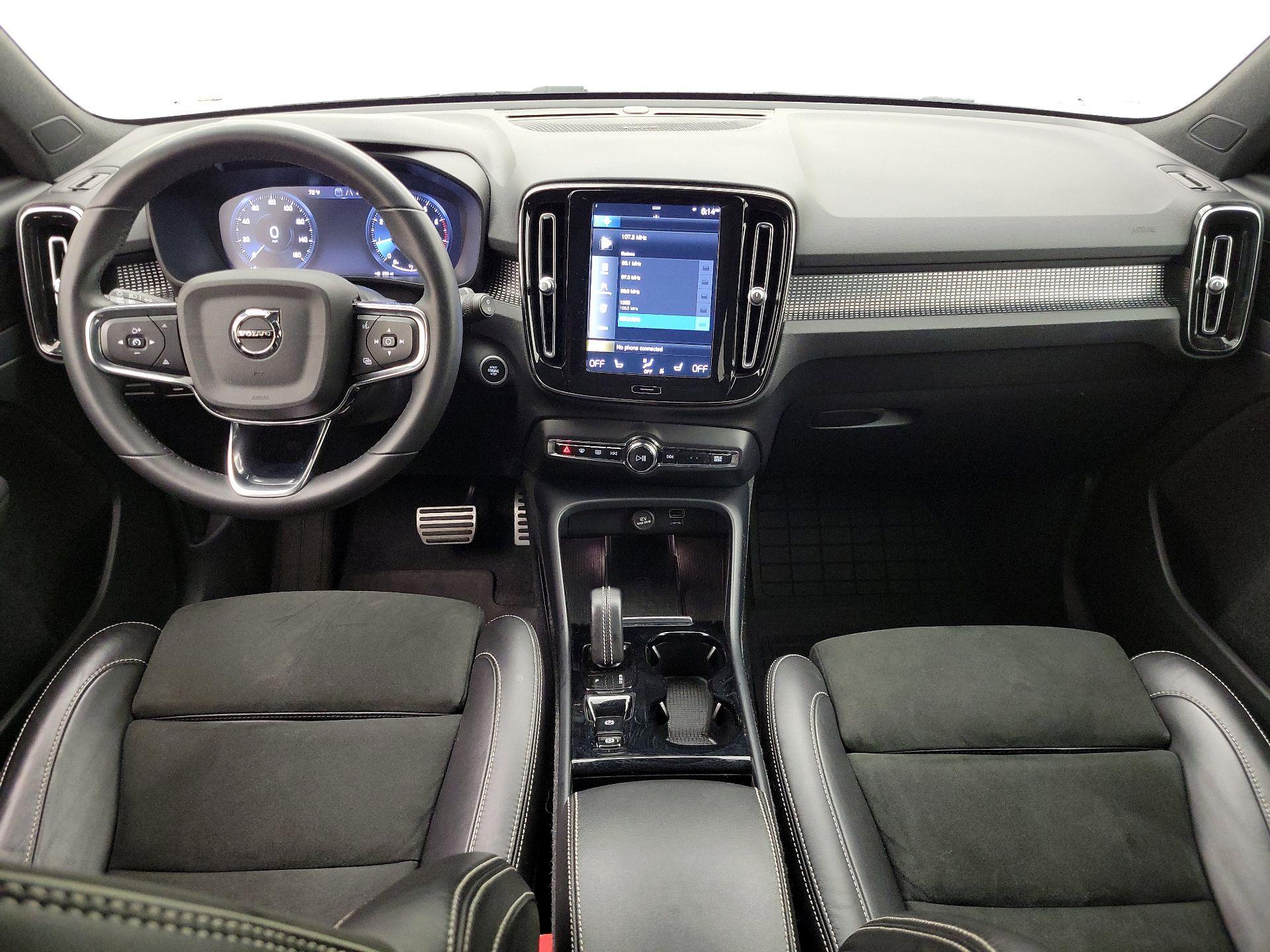 Thumbnail: 2022 Volvo XC40 - 9