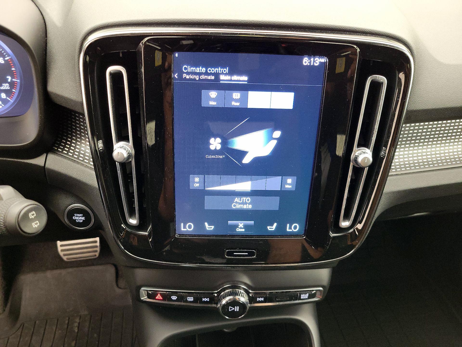 Thumbnail: 2022 Volvo XC40 - 16