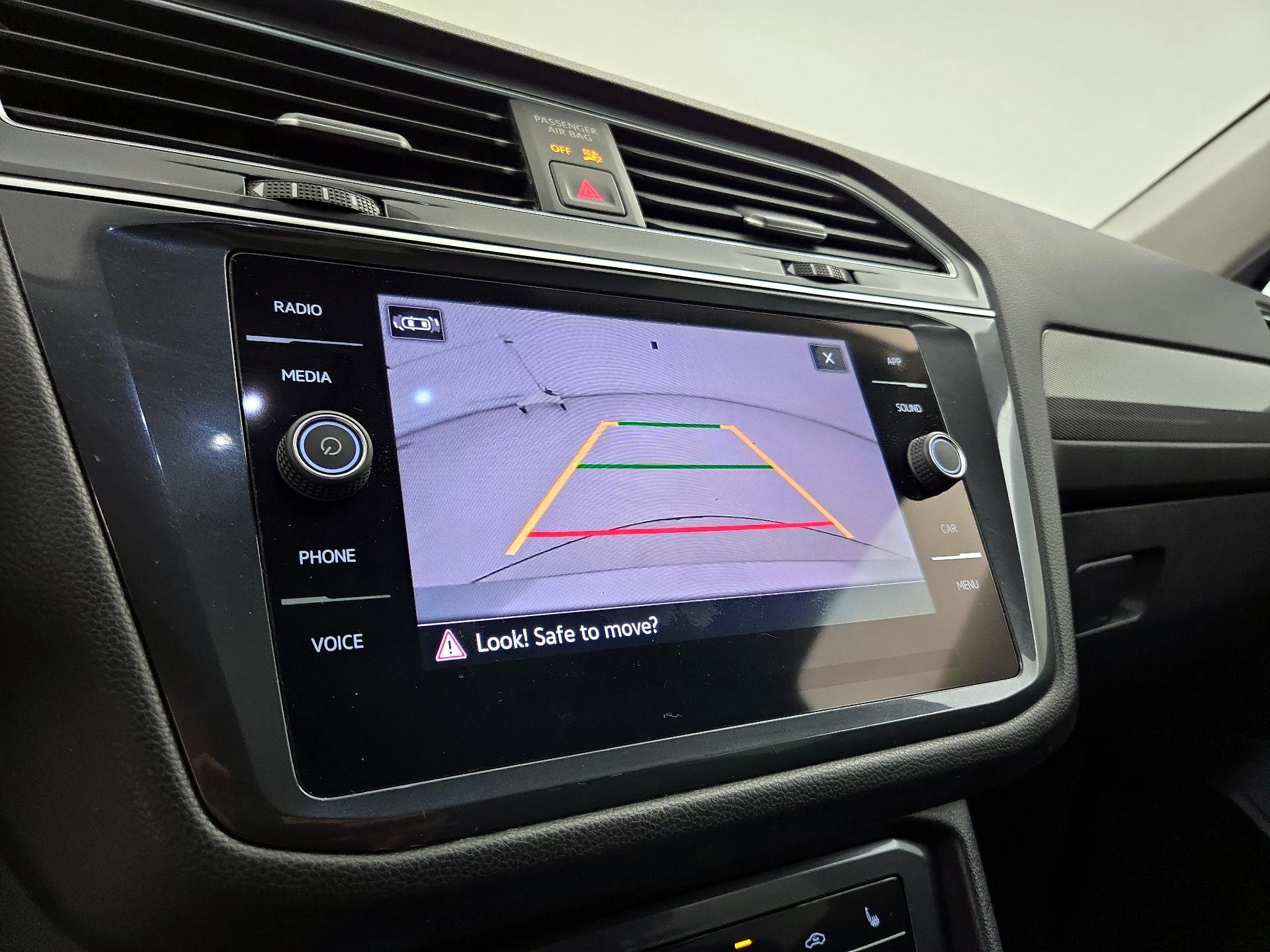 Thumbnail: 2022 Volkswagen Tiguan - 14
