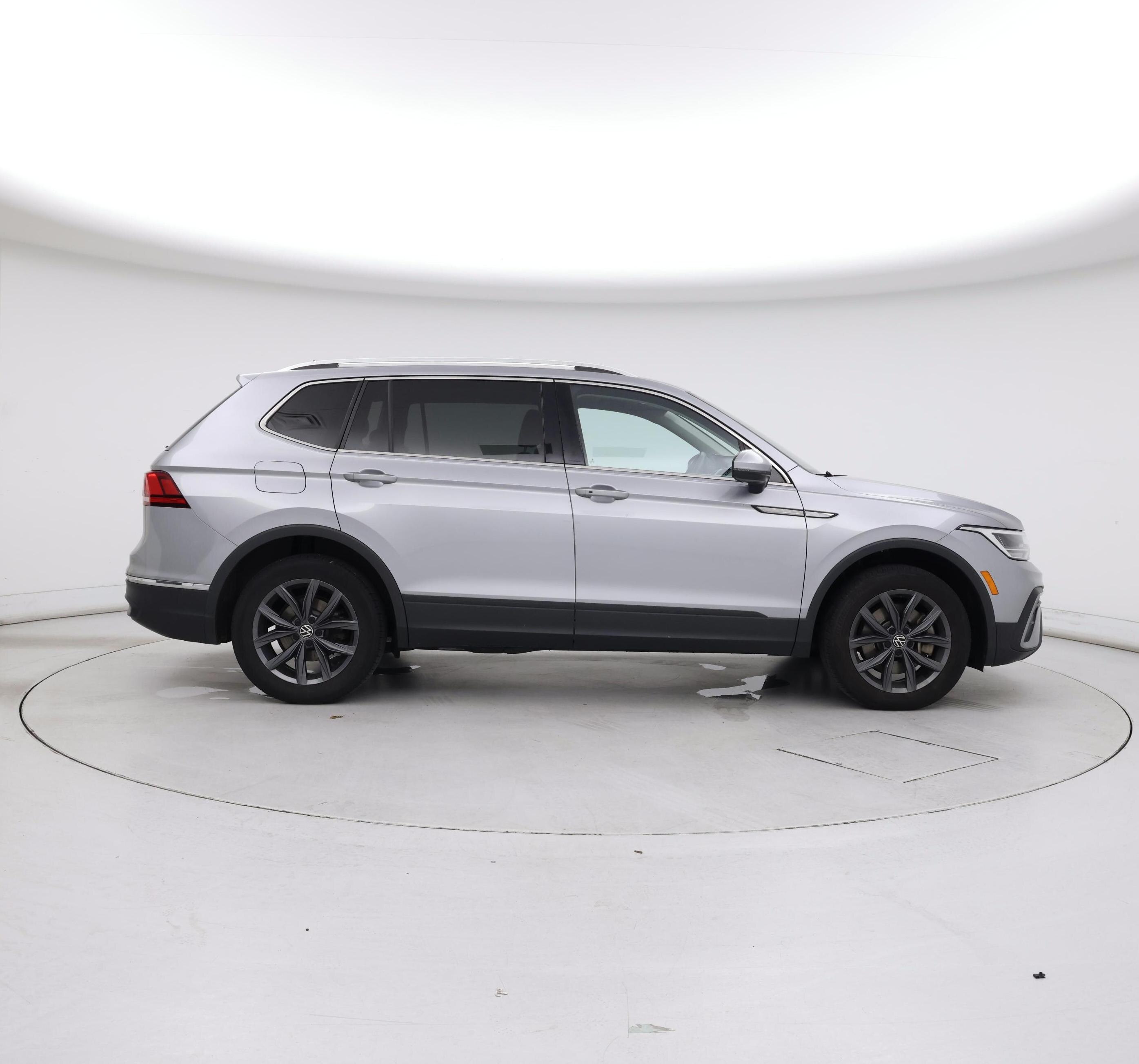 Thumbnail: 2022 Volkswagen Tiguan - 7
