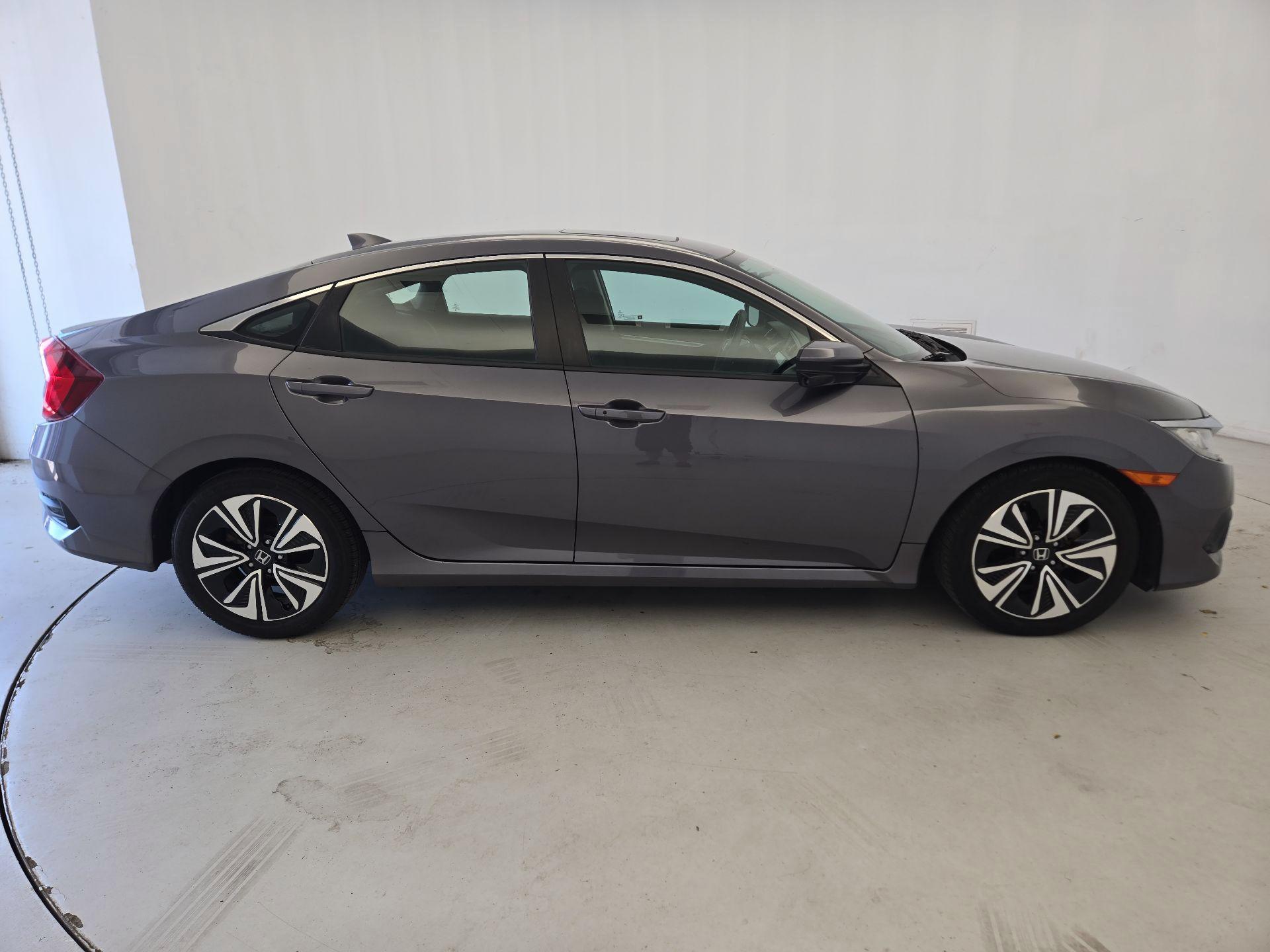 Thumbnail: 2017 Honda Civic - 4