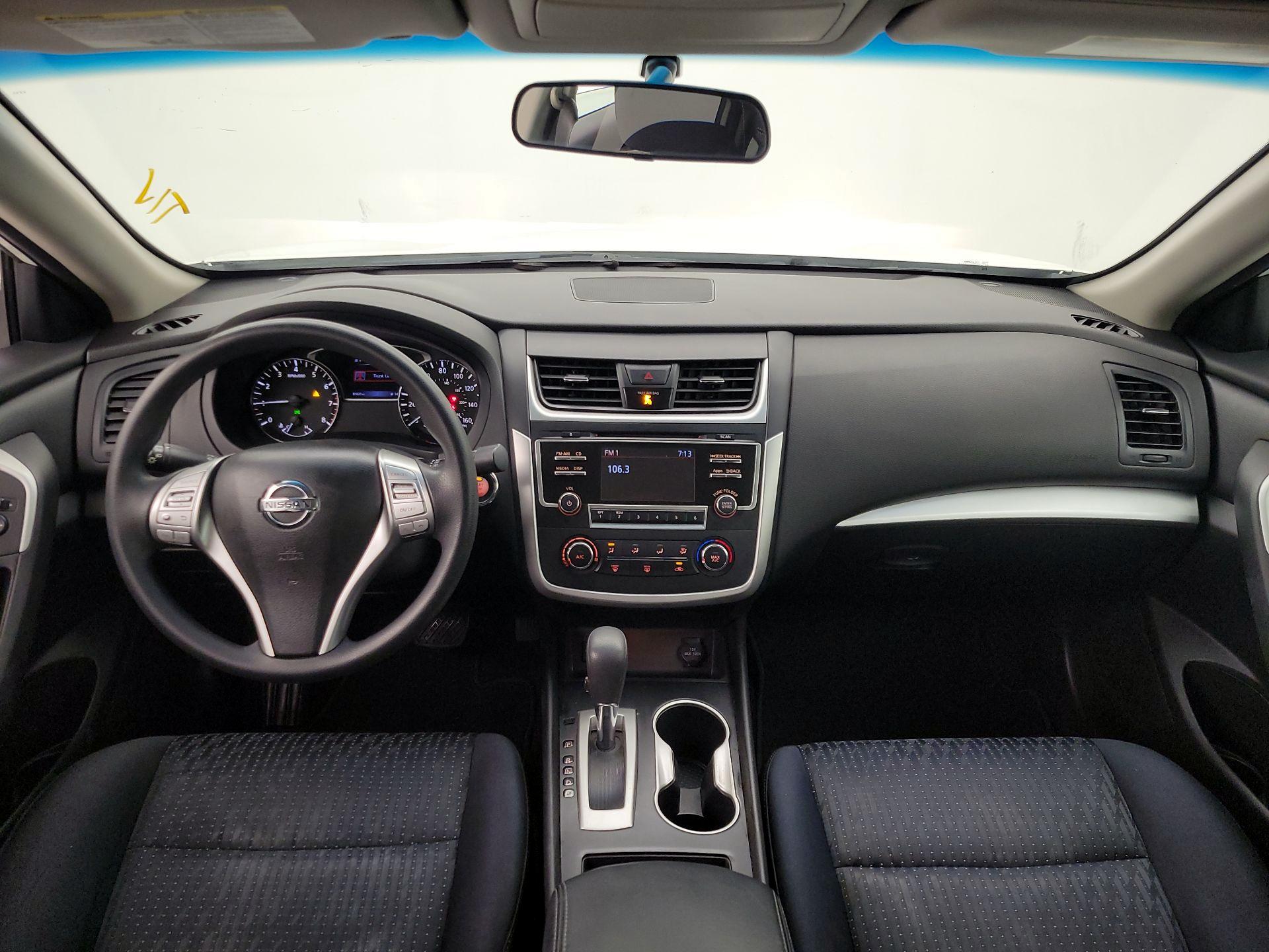 Thumbnail: 2016 Nissan Altima - 9