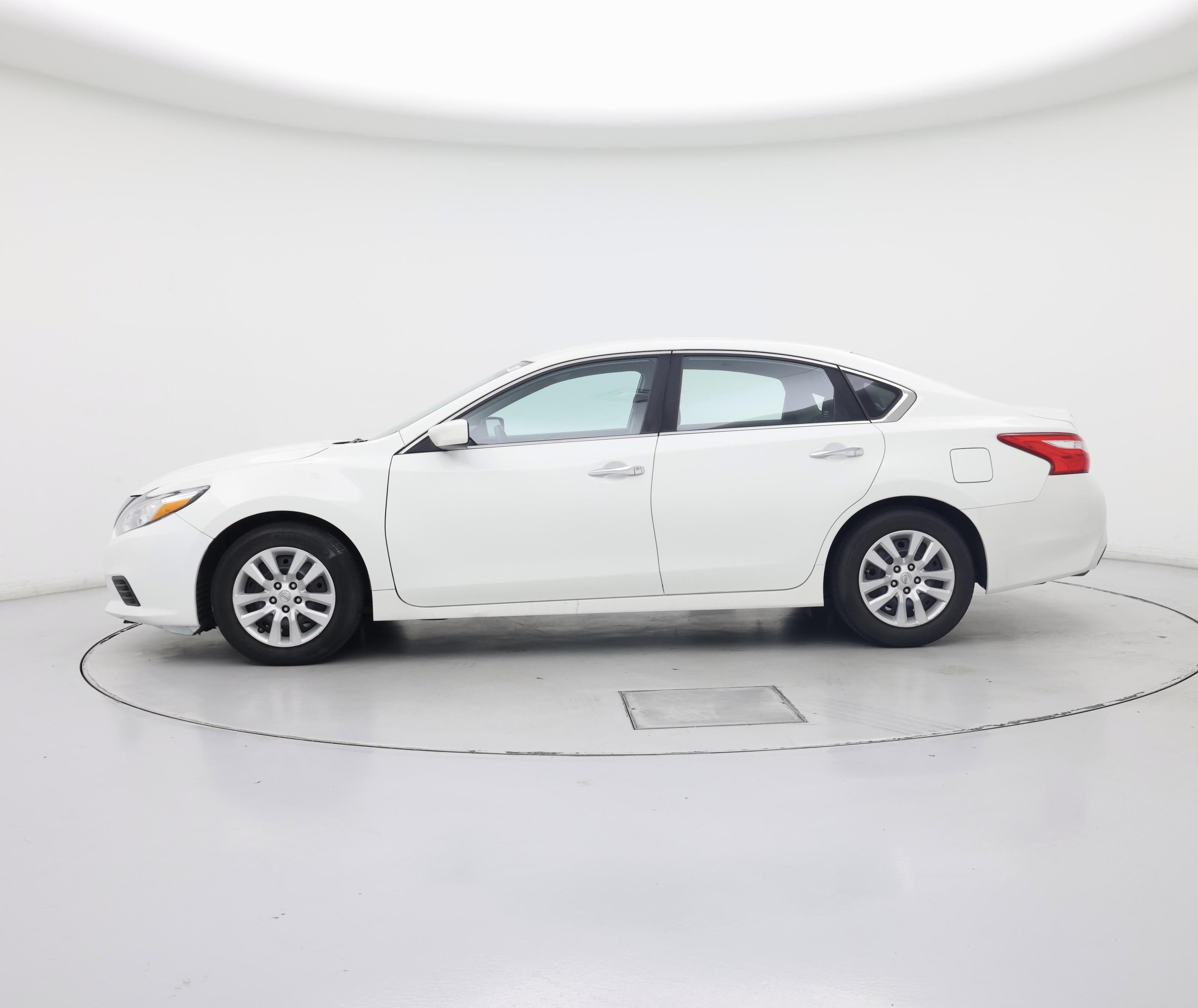 Thumbnail: 2016 Nissan Altima - 3