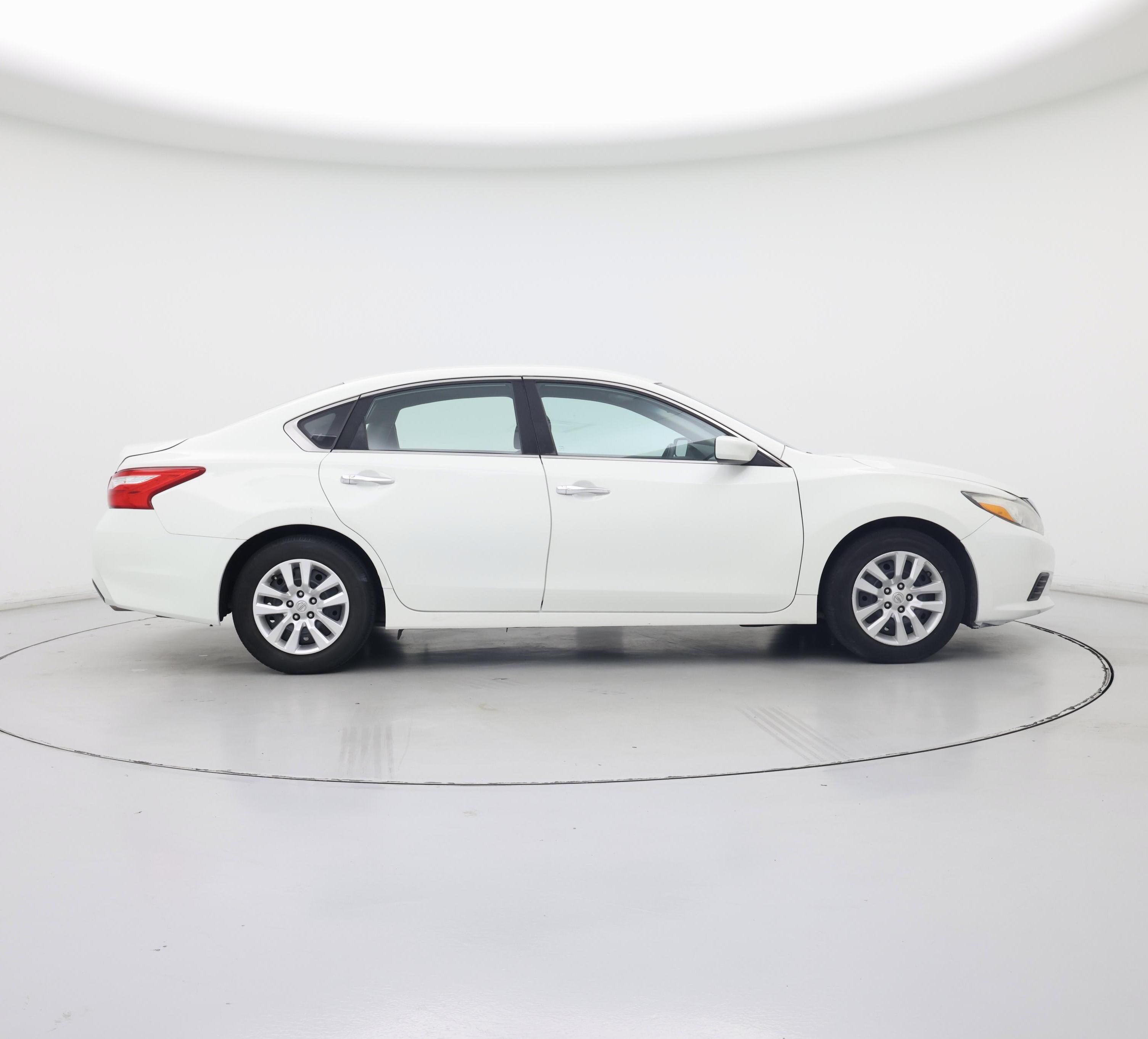 Thumbnail: 2016 Nissan Altima - 7