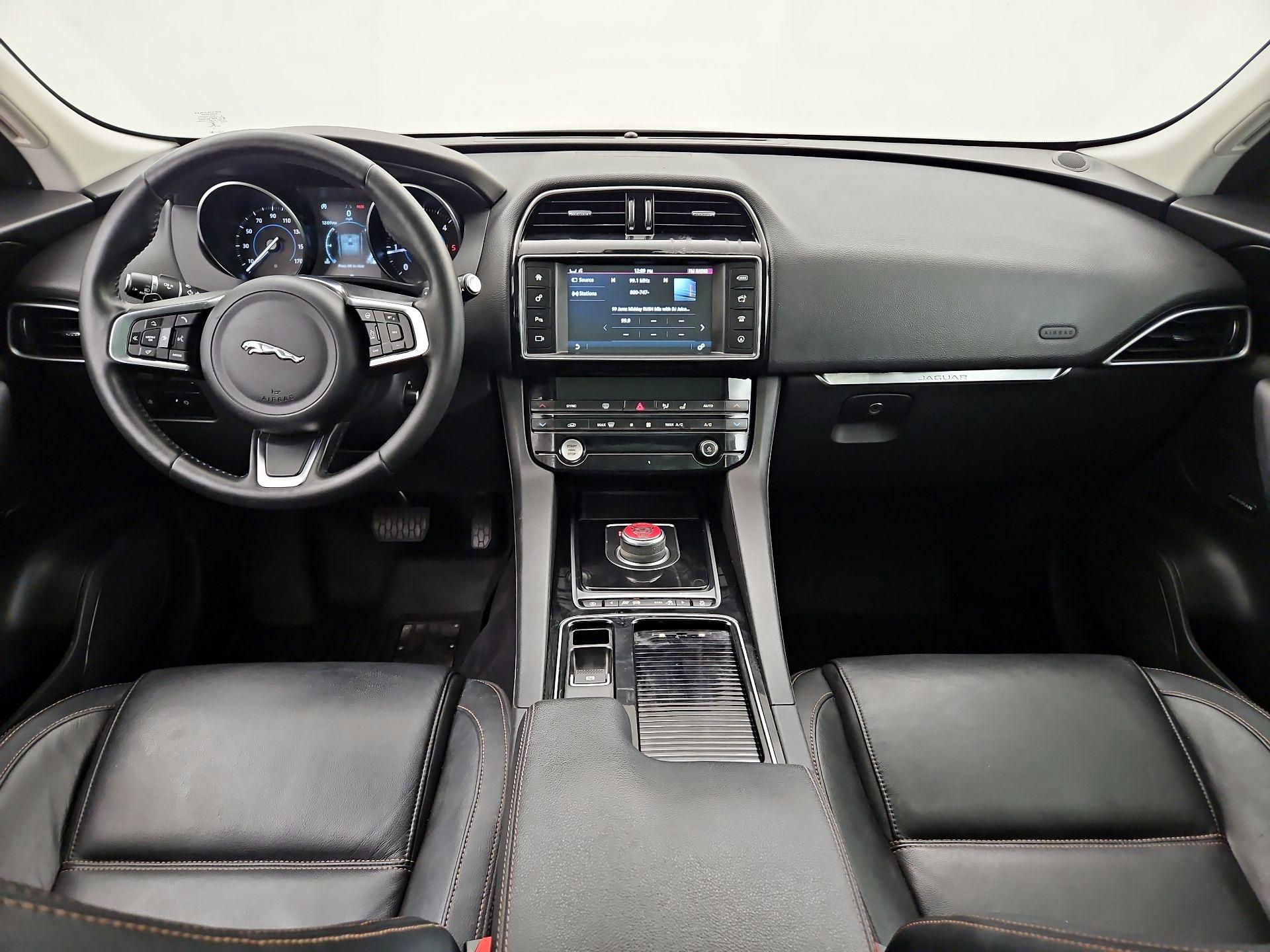 Thumbnail: 2018 Jaguar F-Pace - 9