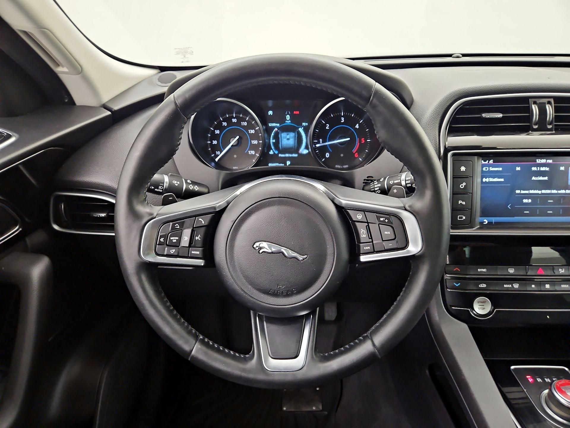 Thumbnail: 2018 Jaguar F-Pace - 10