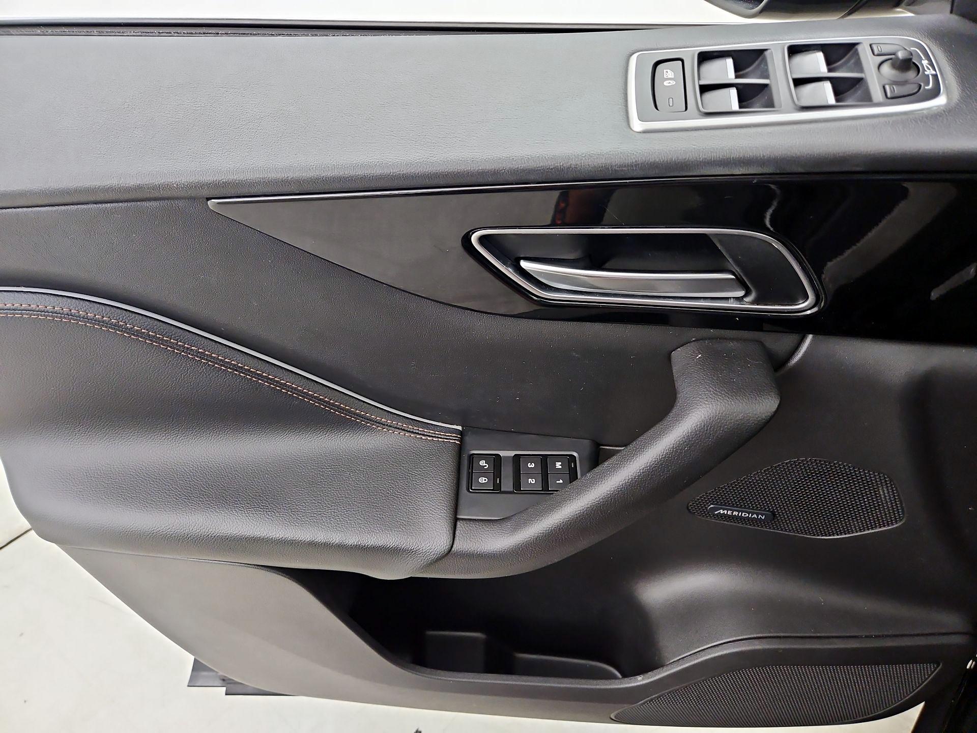 Thumbnail: 2018 Jaguar F-Pace - 12