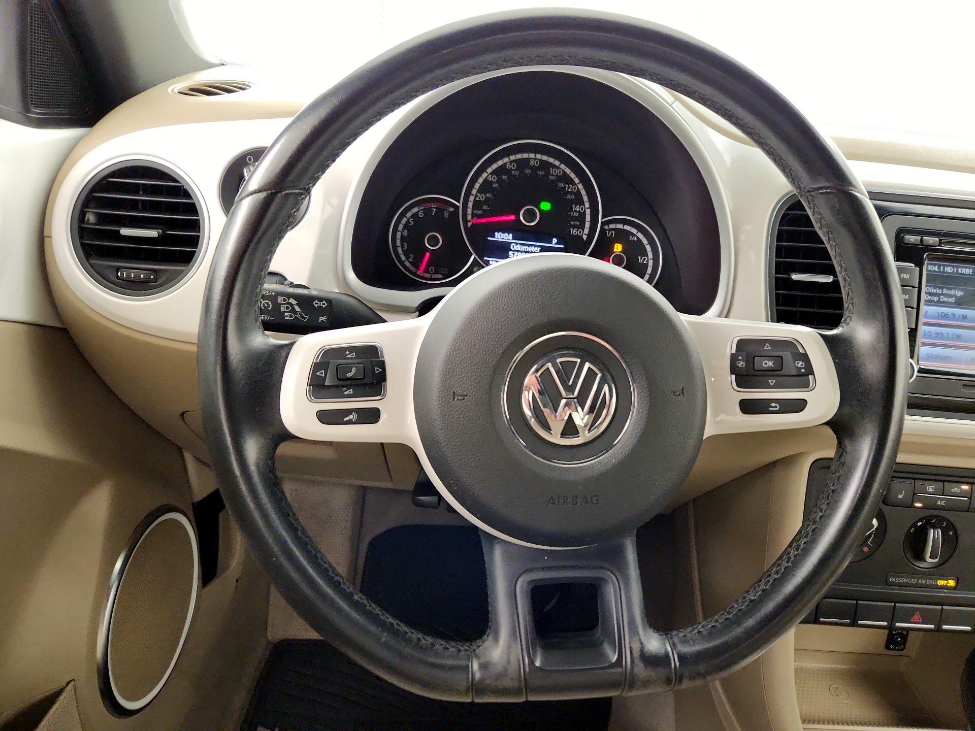 Thumbnail: 2014 Volkswagen Beetle - 10