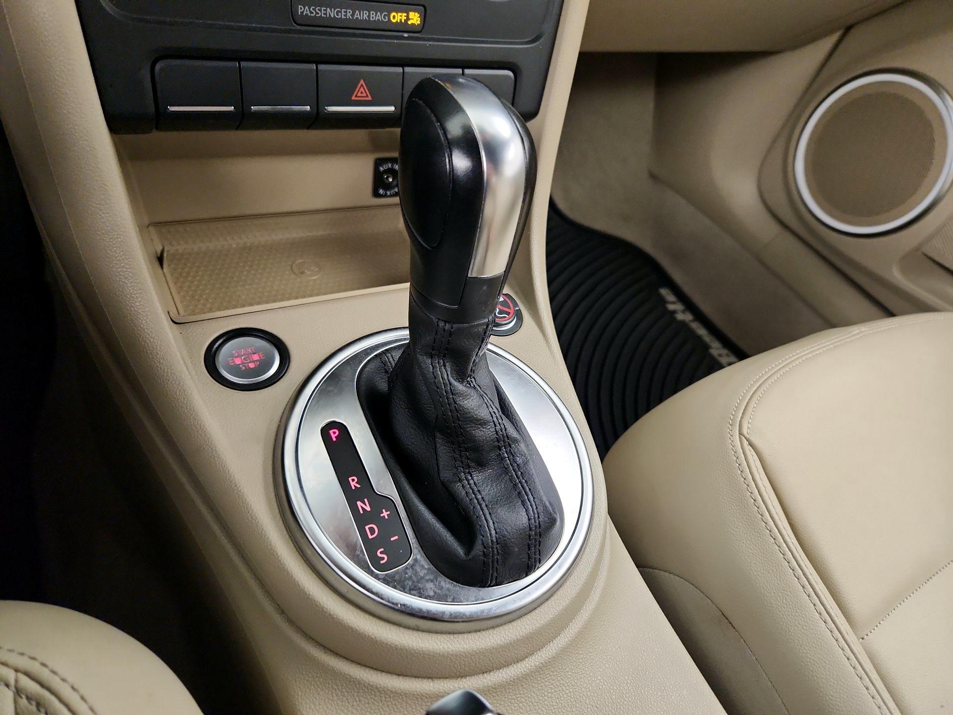 Thumbnail: 2014 Volkswagen Beetle - 15