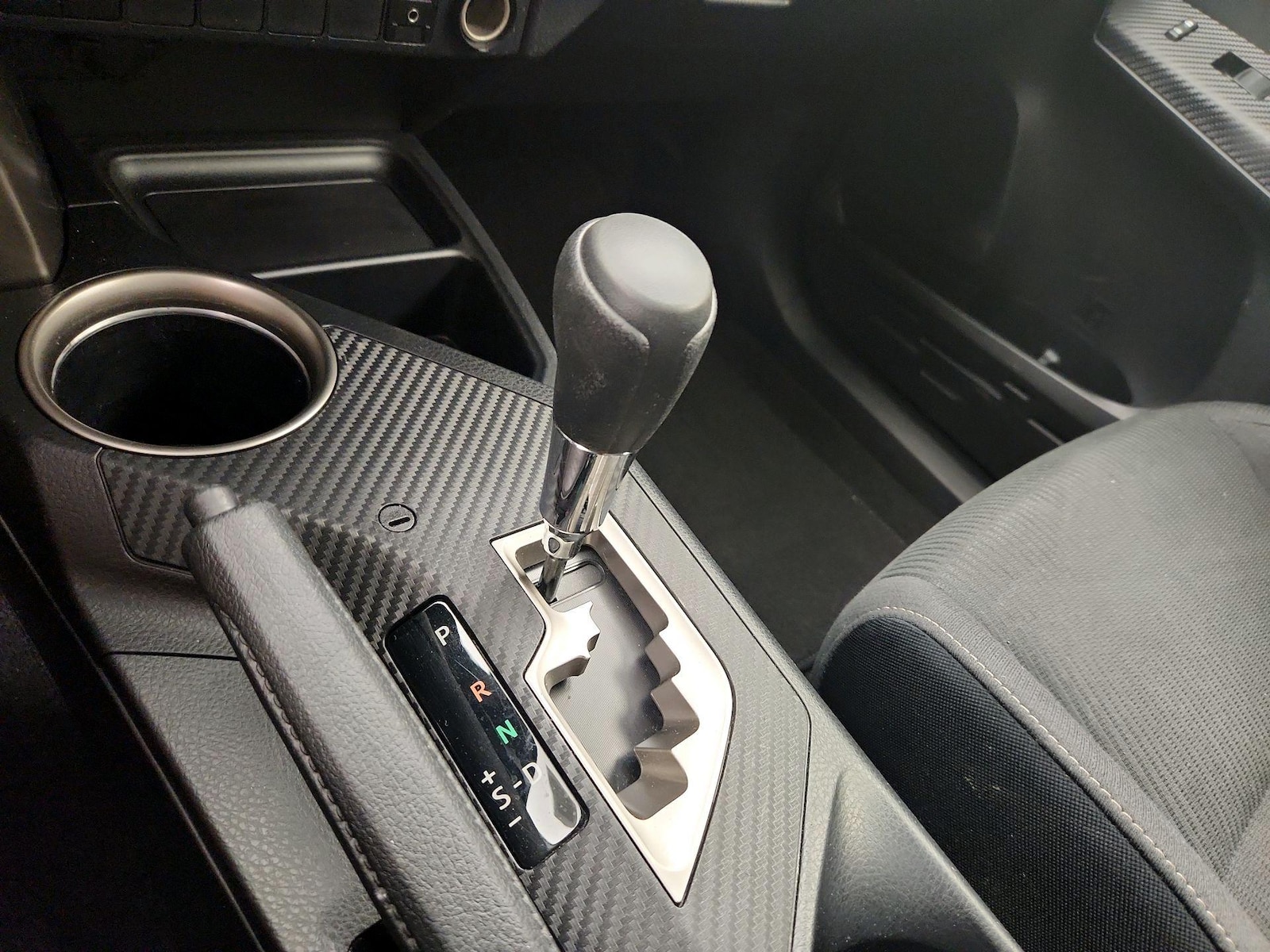 2015 Toyota RAV4 XLE - Photo 17