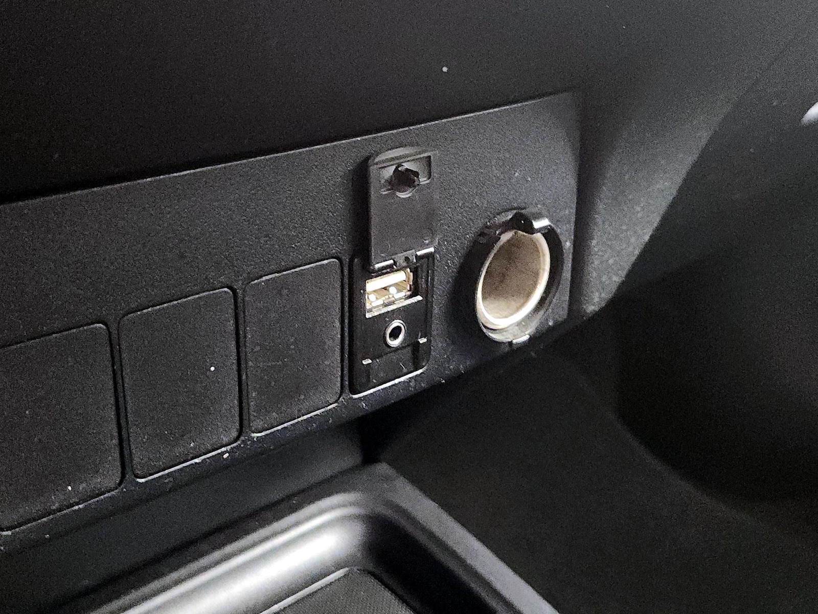 2015 Toyota RAV4 XLE - Photo 18