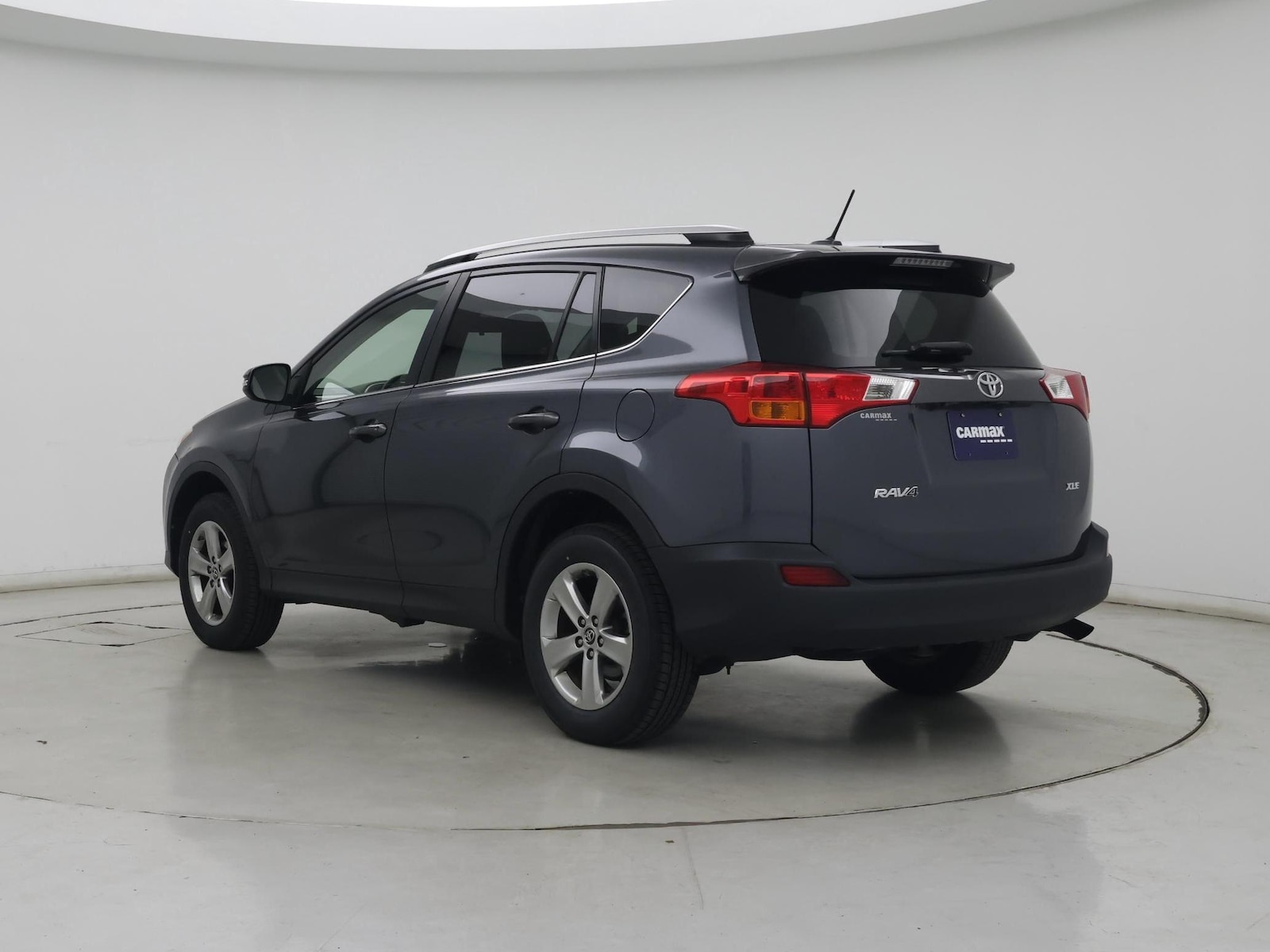 2015 Toyota RAV4 XLE - Photo 3