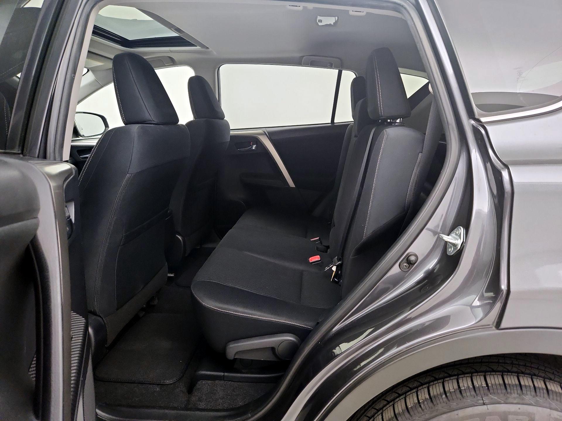 Thumbnail: 2015 Toyota RAV4 - 19