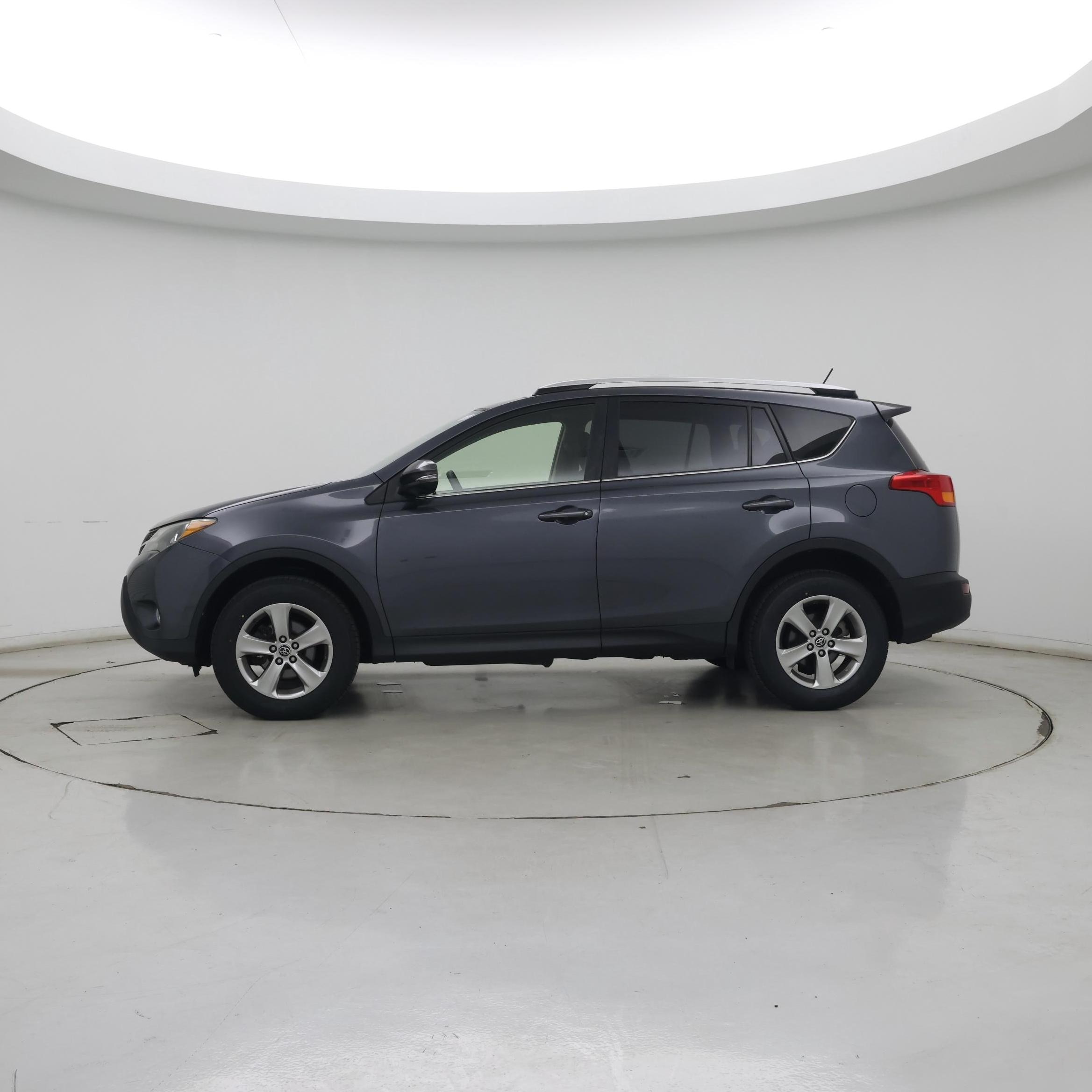 Thumbnail: 2015 Toyota RAV4 - 3