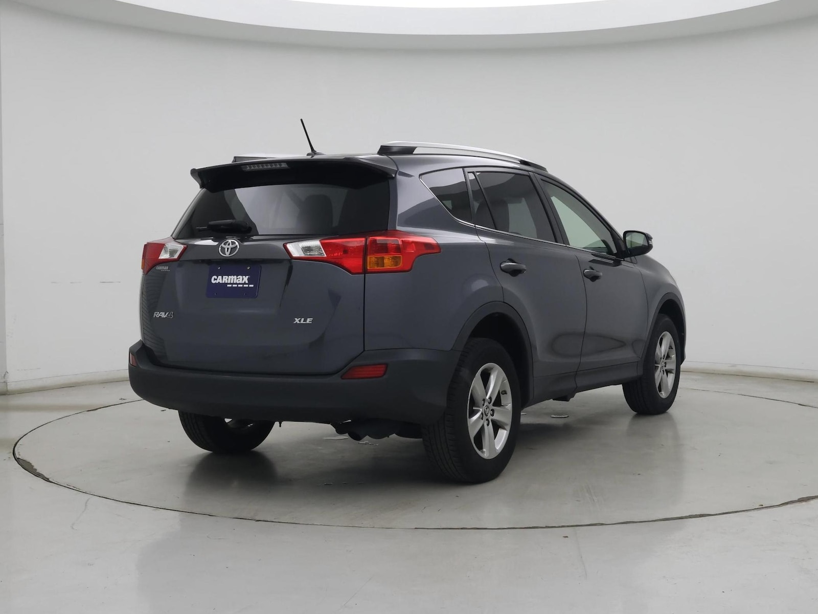 2015 Toyota RAV4 XLE - Photo 9