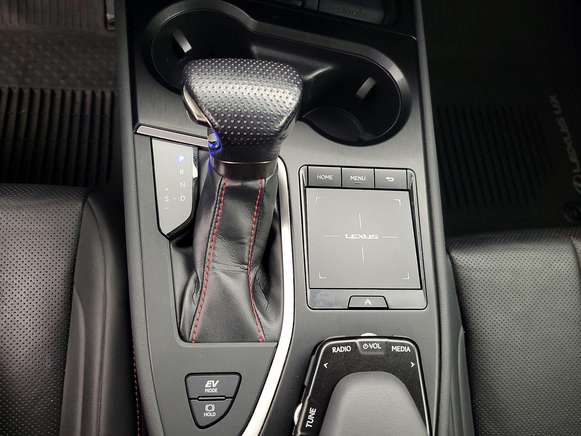 Thumbnail: 2019 Lexus UX - 17