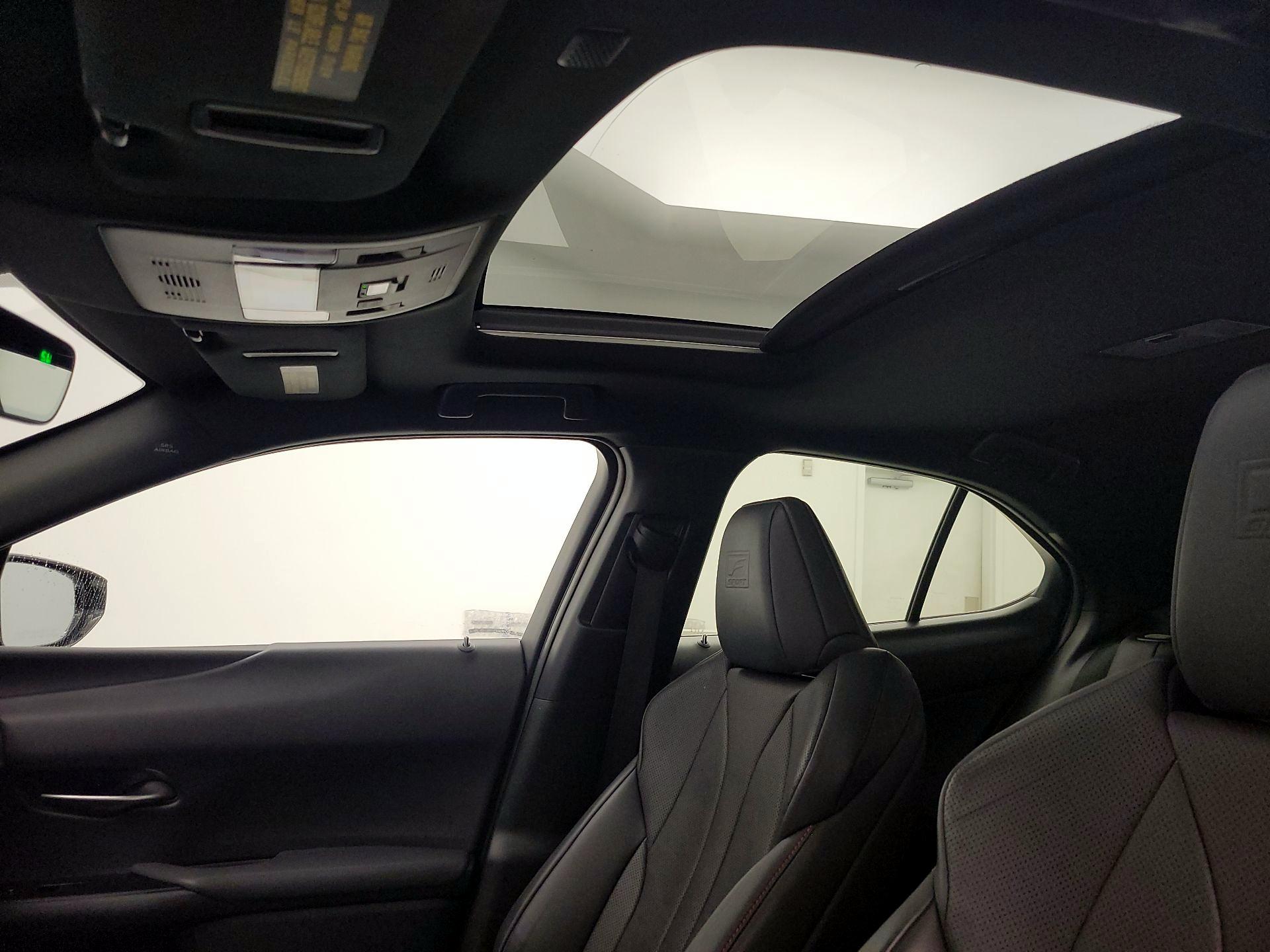 Thumbnail: 2019 Lexus UX - 18