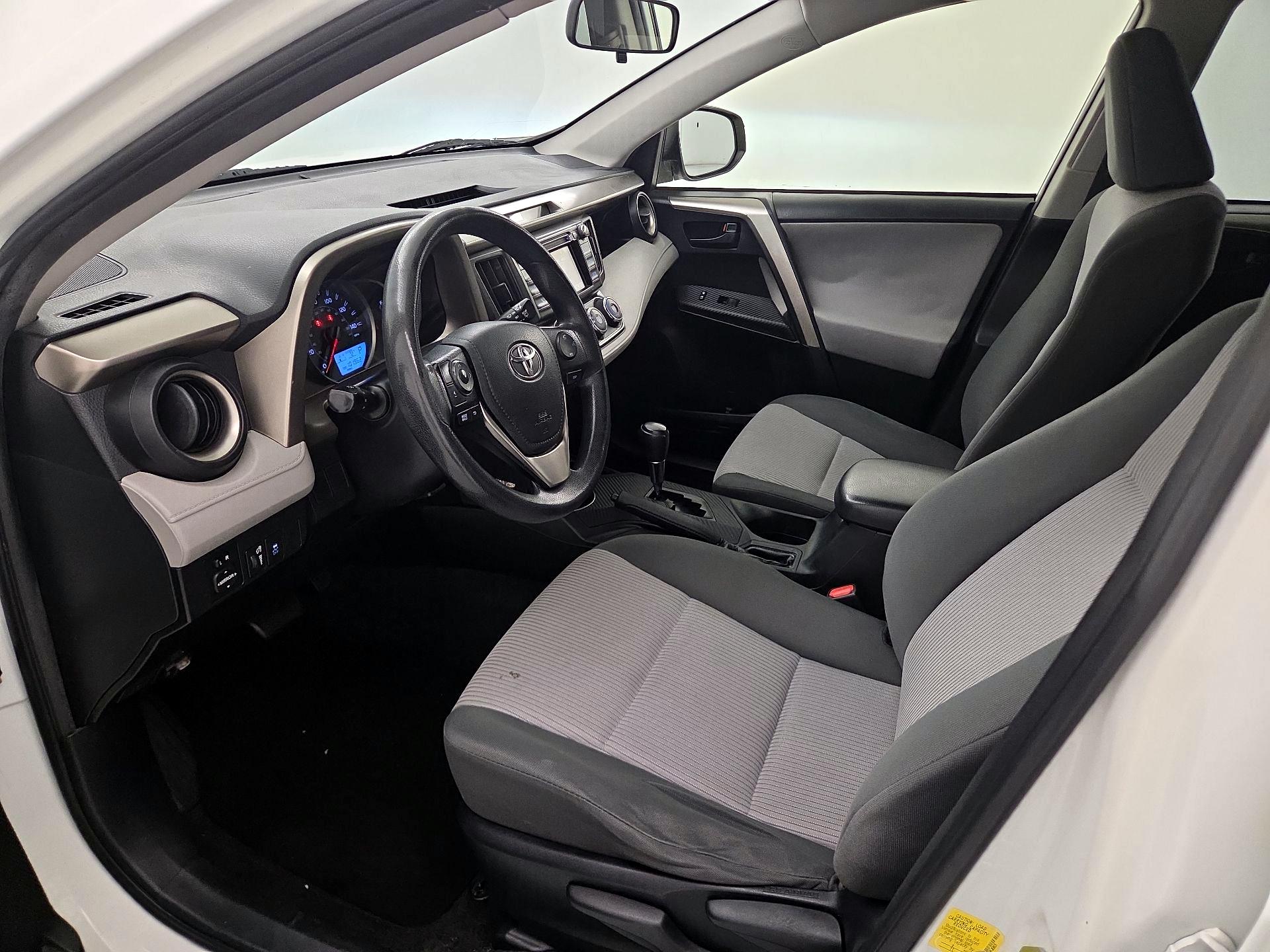 Thumbnail: 2015 Toyota RAV4 - 11