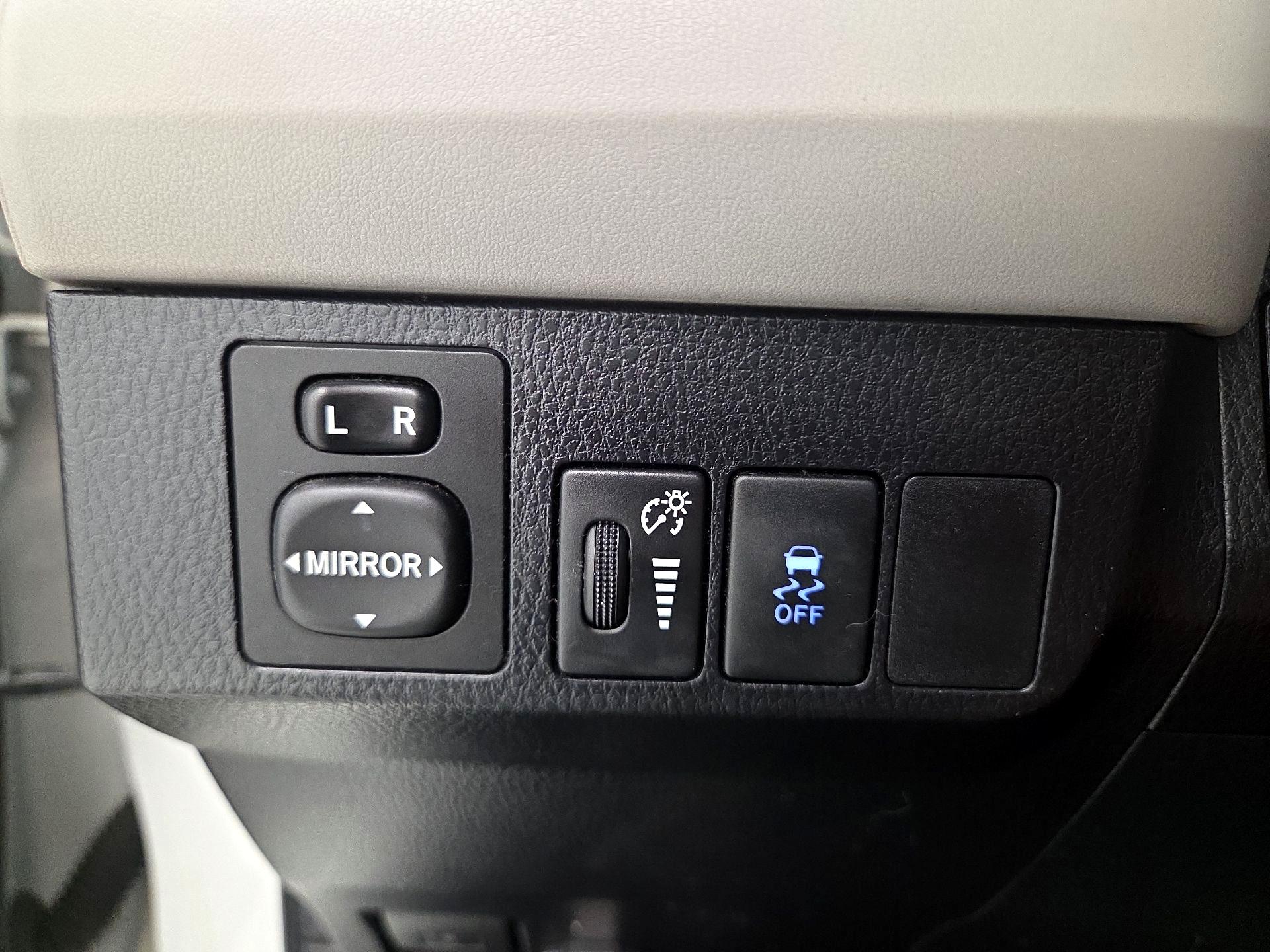 Thumbnail: 2015 Toyota RAV4 - 13