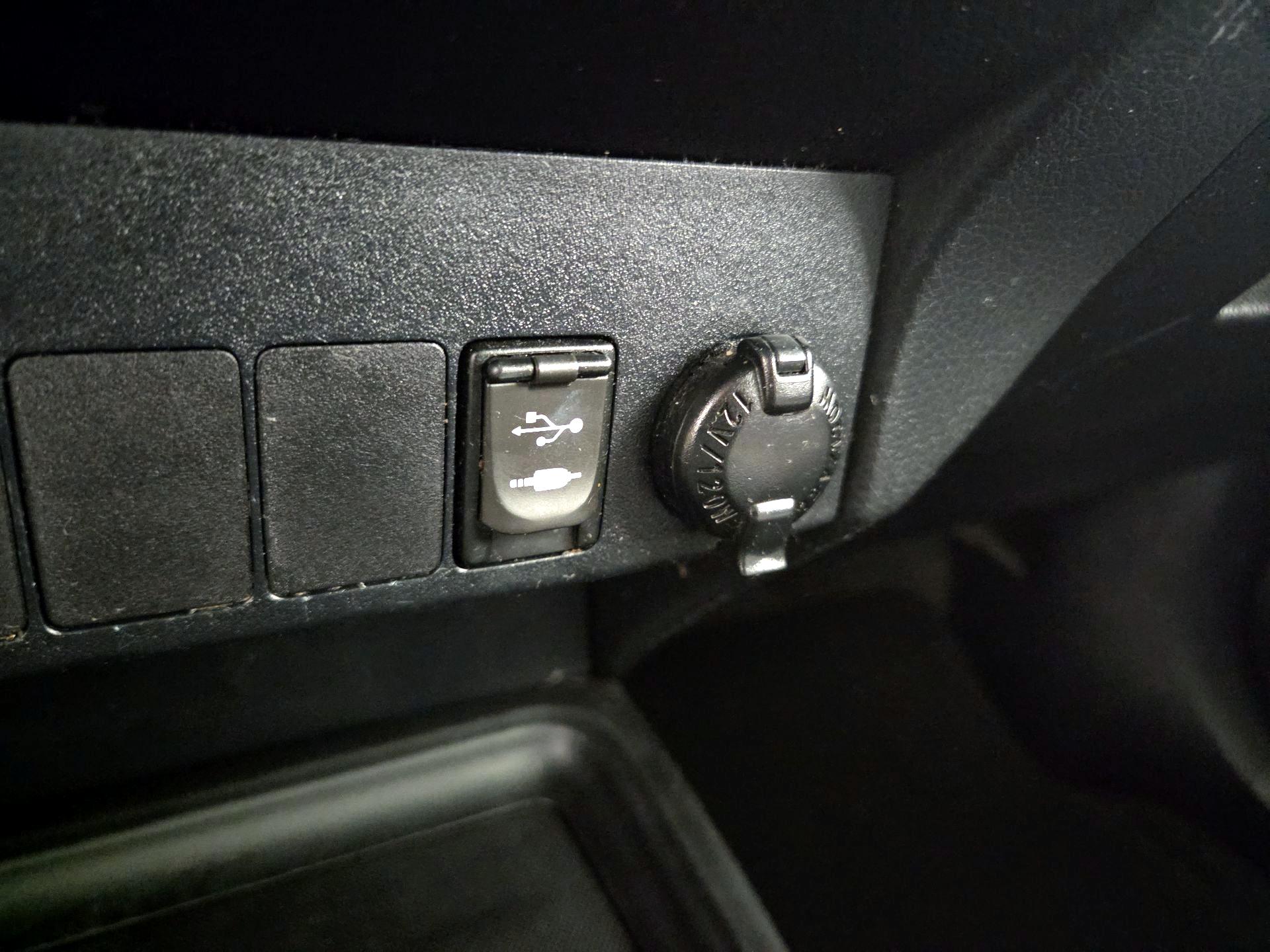Thumbnail: 2015 Toyota RAV4 - 17