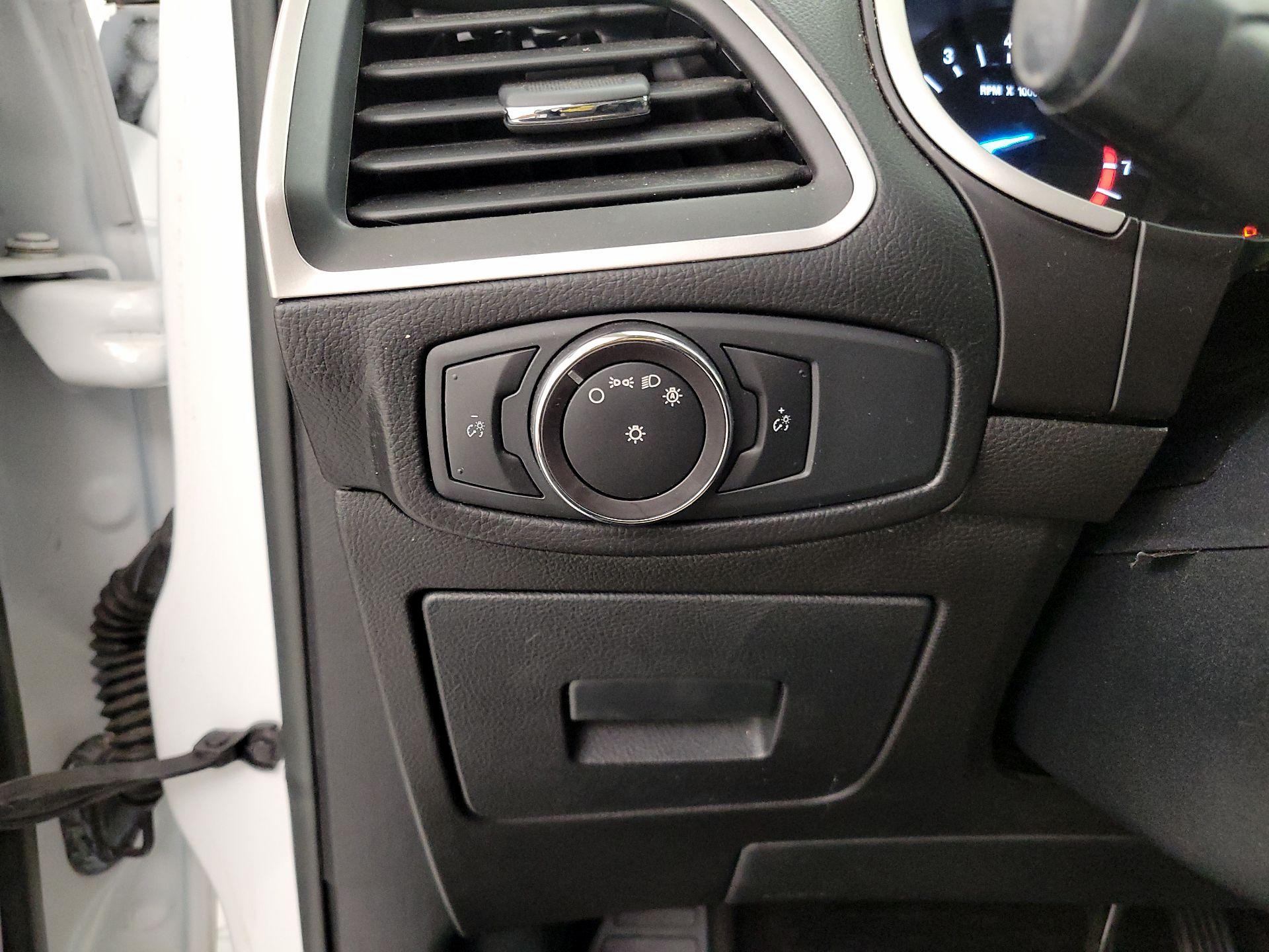 Thumbnail: 2016 Ford Edge - 13