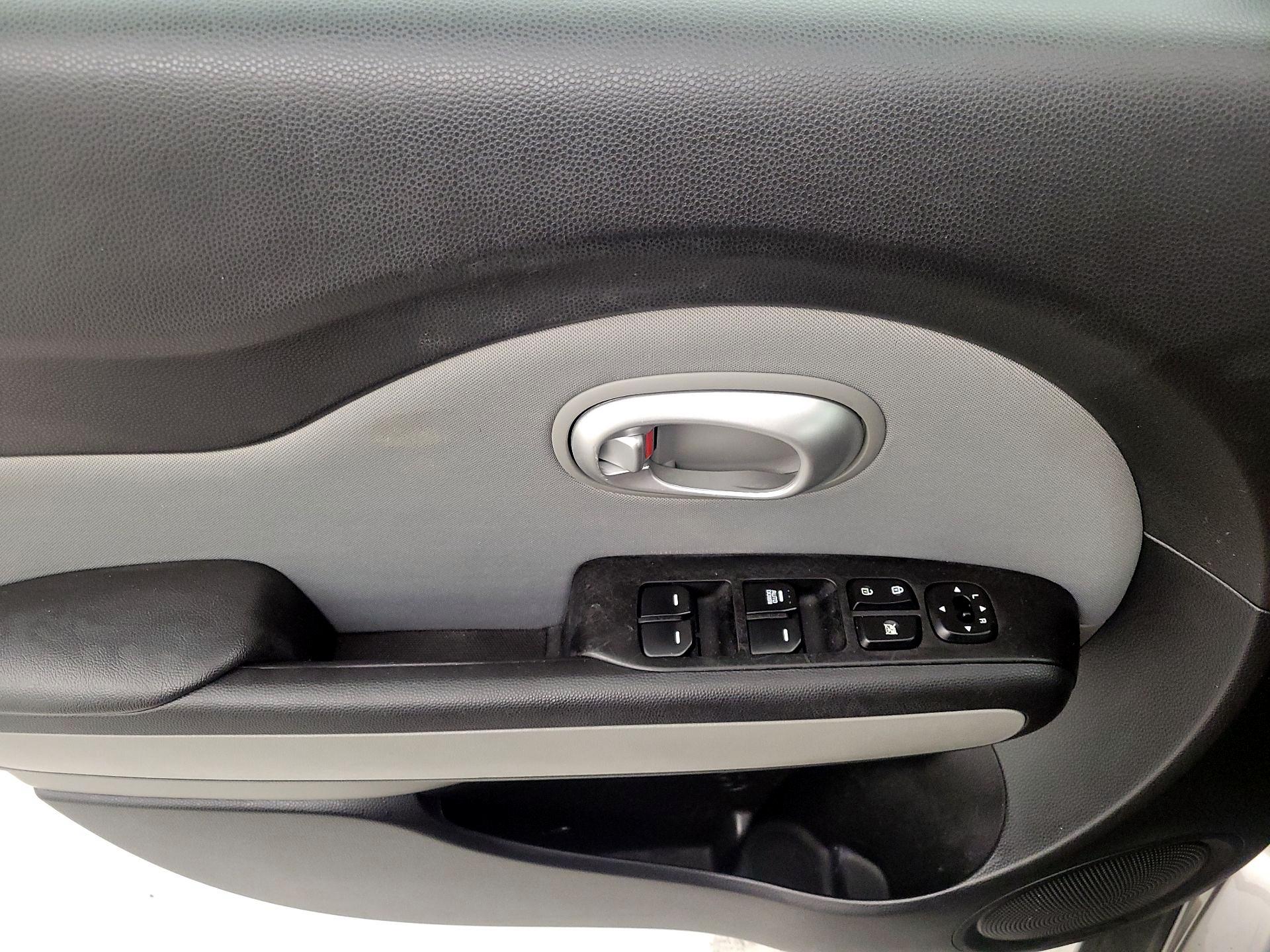 Thumbnail: 2016 Kia Soul - 12
