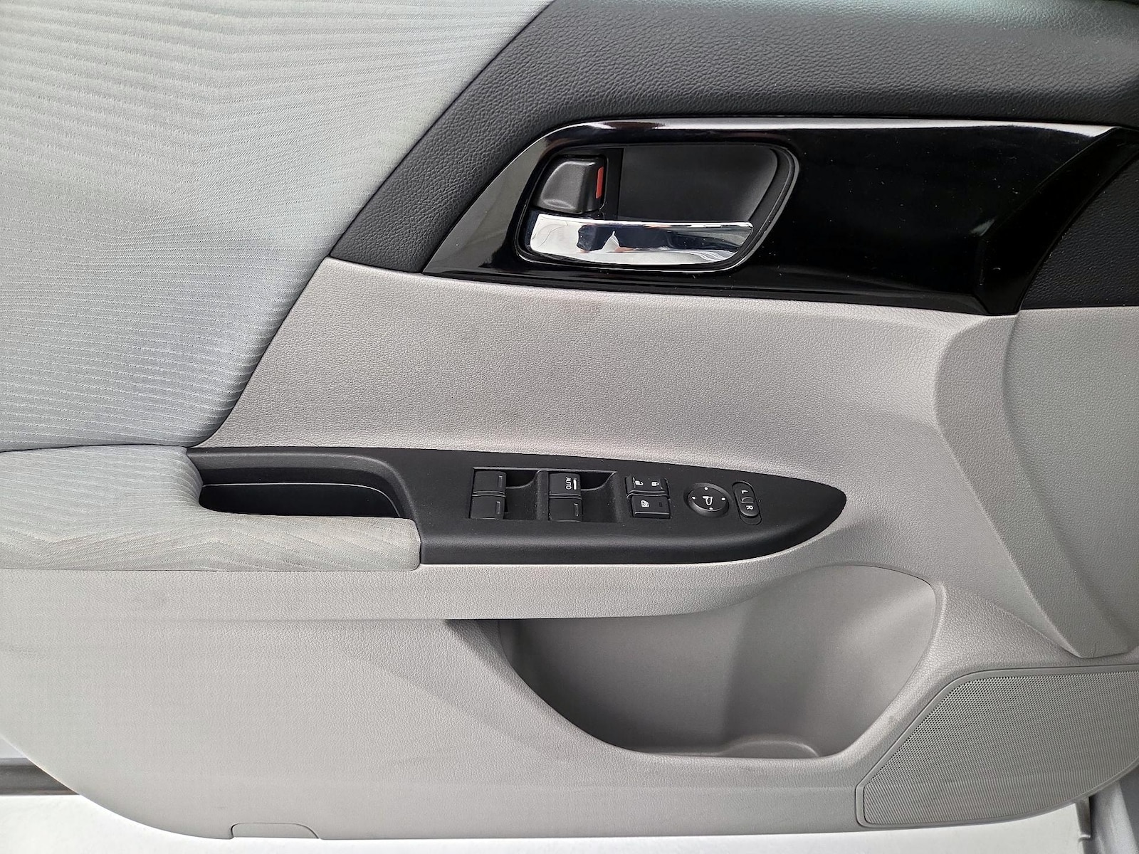 2017 Honda Accord LX - Photo 13