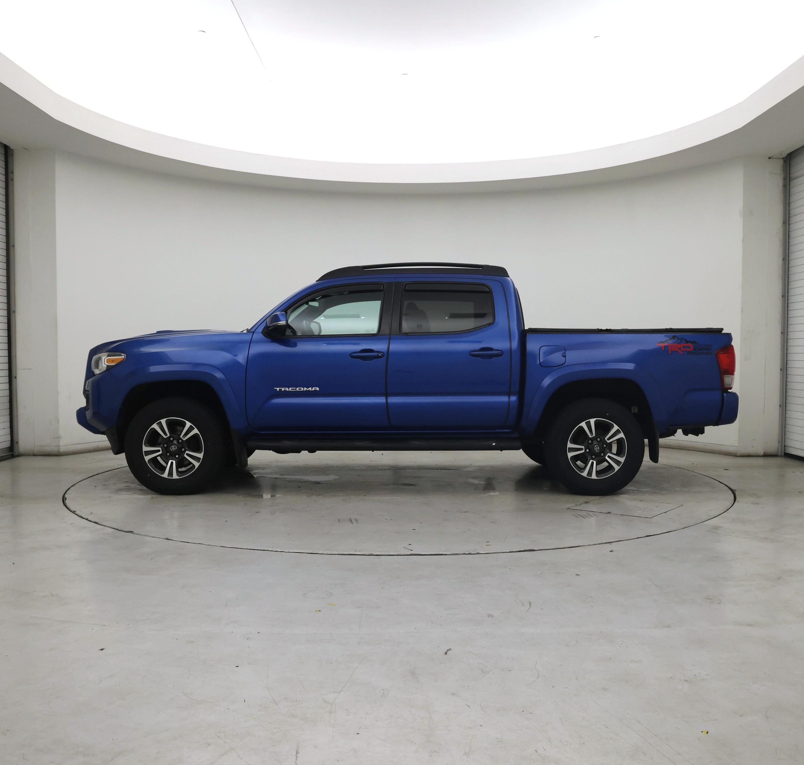 Thumbnail: 2017 Toyota Tacoma - 3