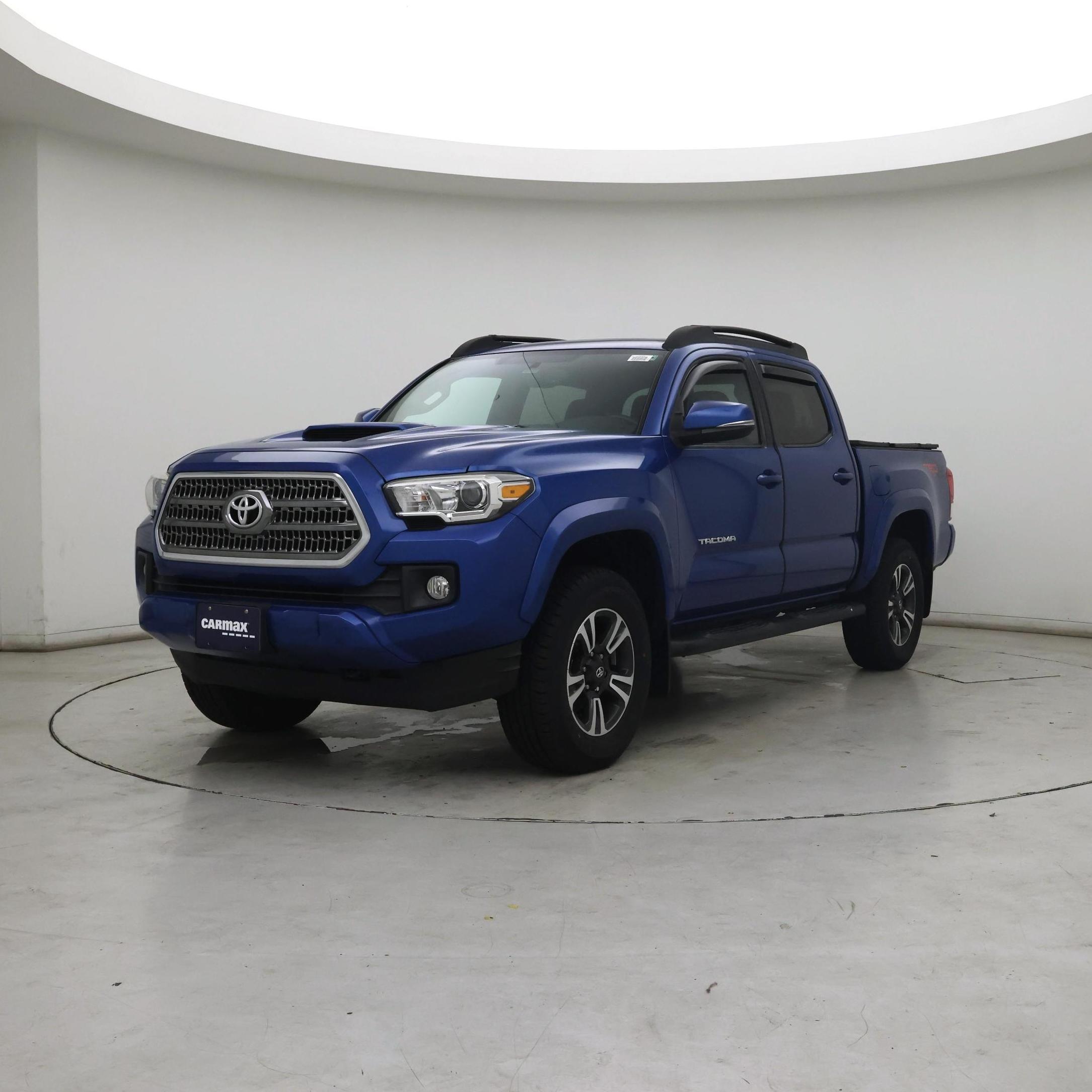 Thumbnail: 2017 Toyota Tacoma - 4