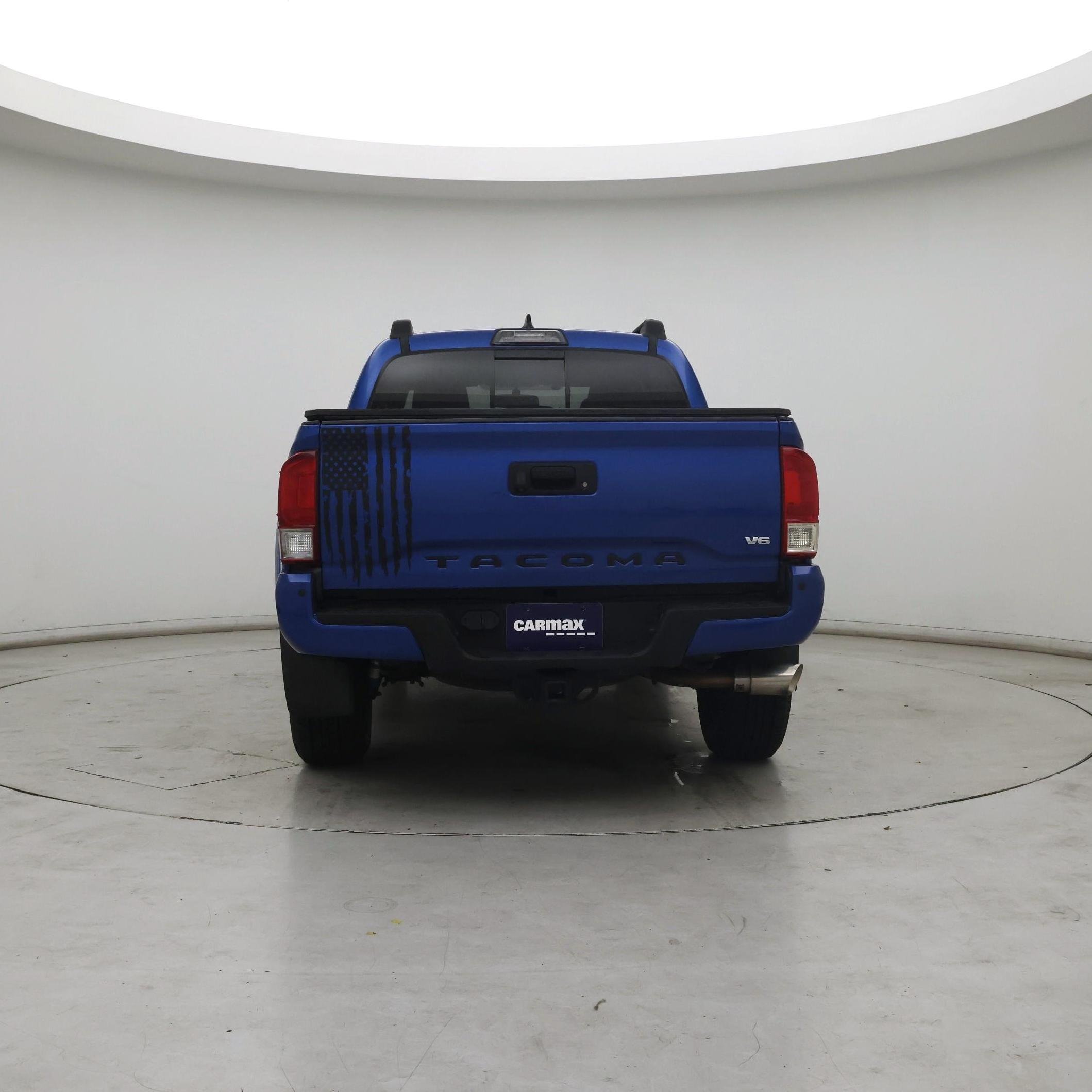 Thumbnail: 2017 Toyota Tacoma - 6