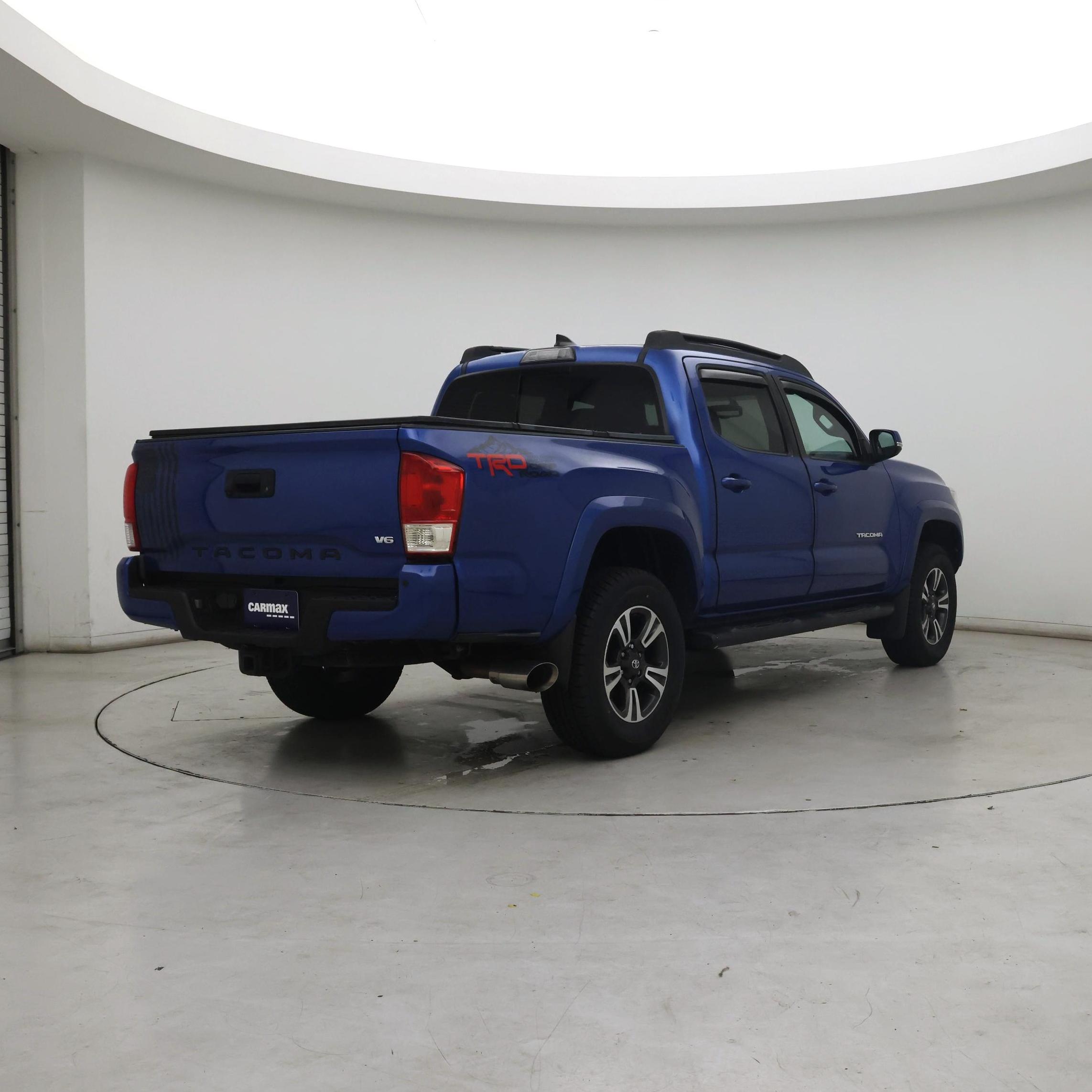 Thumbnail: 2017 Toyota Tacoma - 8
