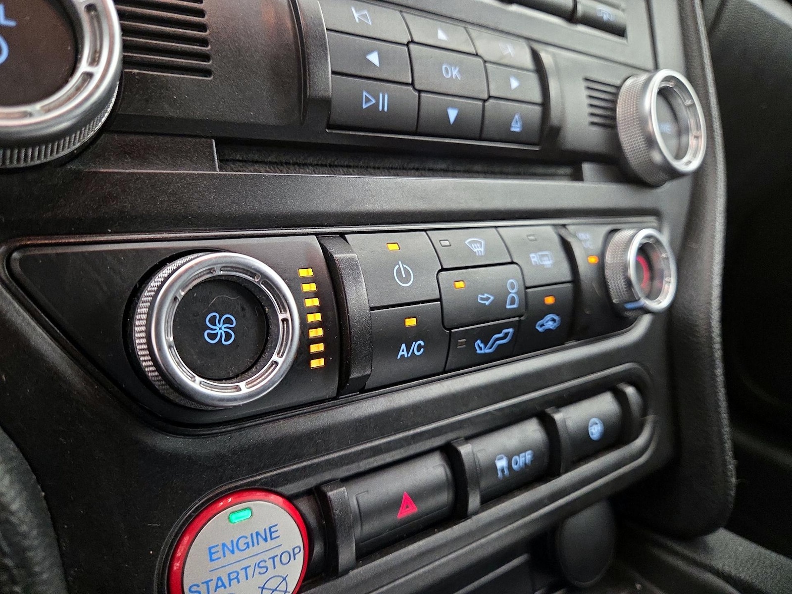 2016 Ford Mustang V6 - Photo 17