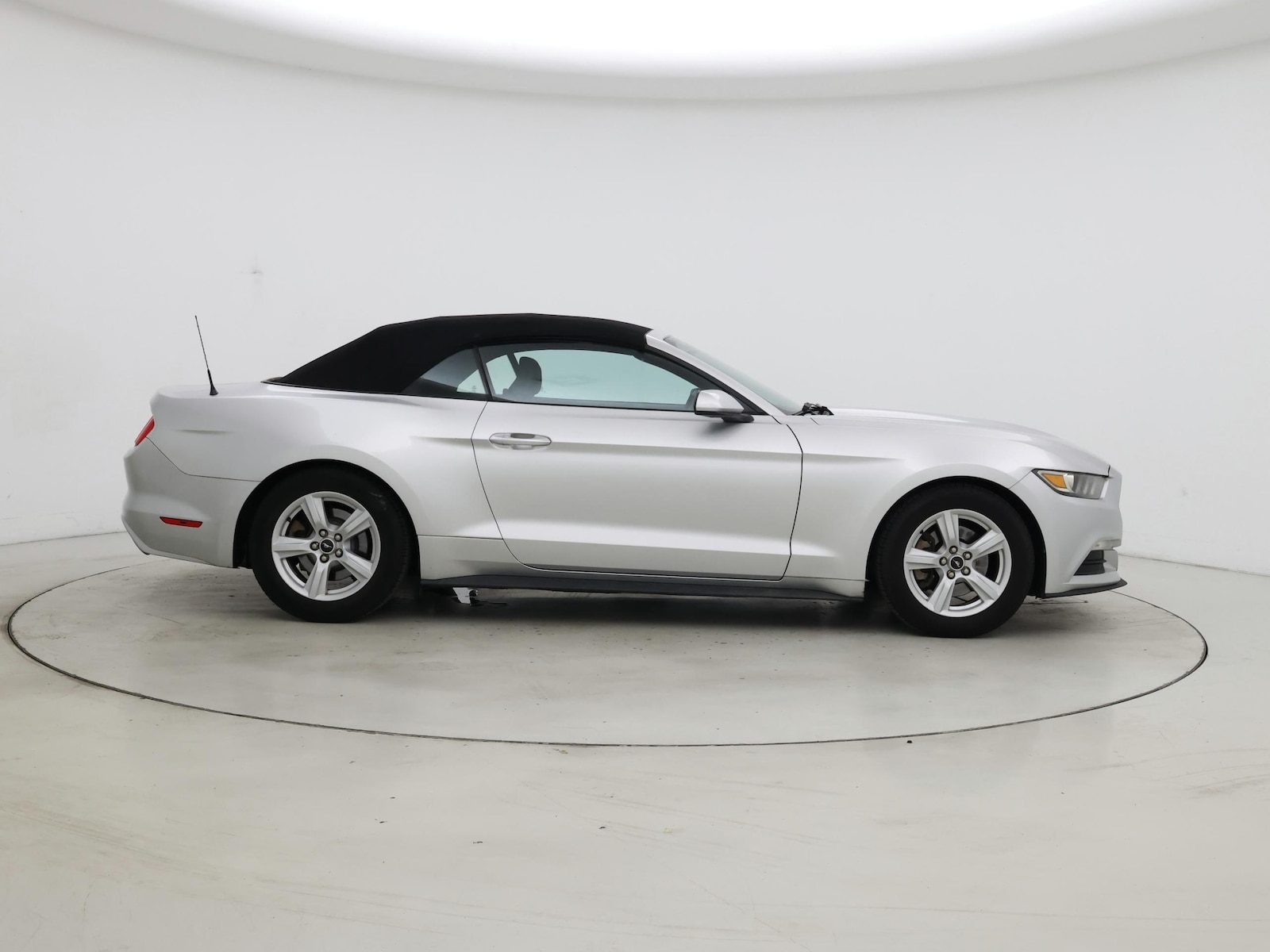 2016 Ford Mustang V6 - Photo 8