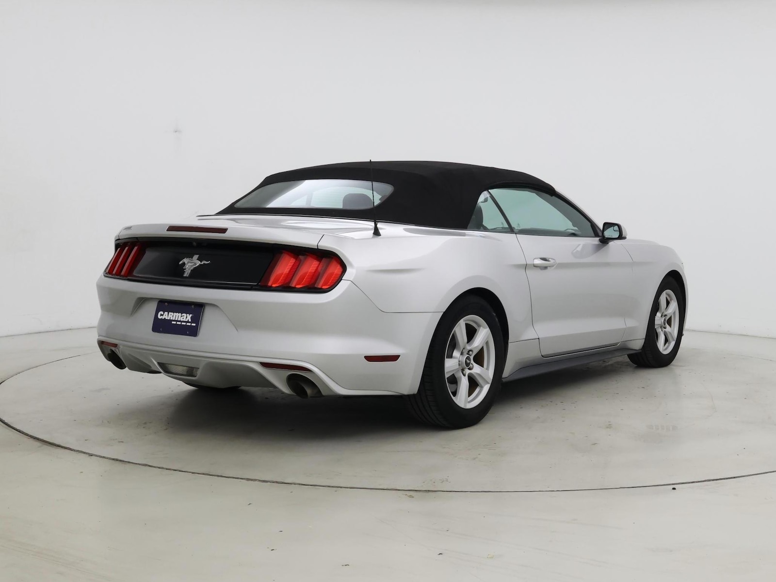 2016 Ford Mustang V6 - Photo 9