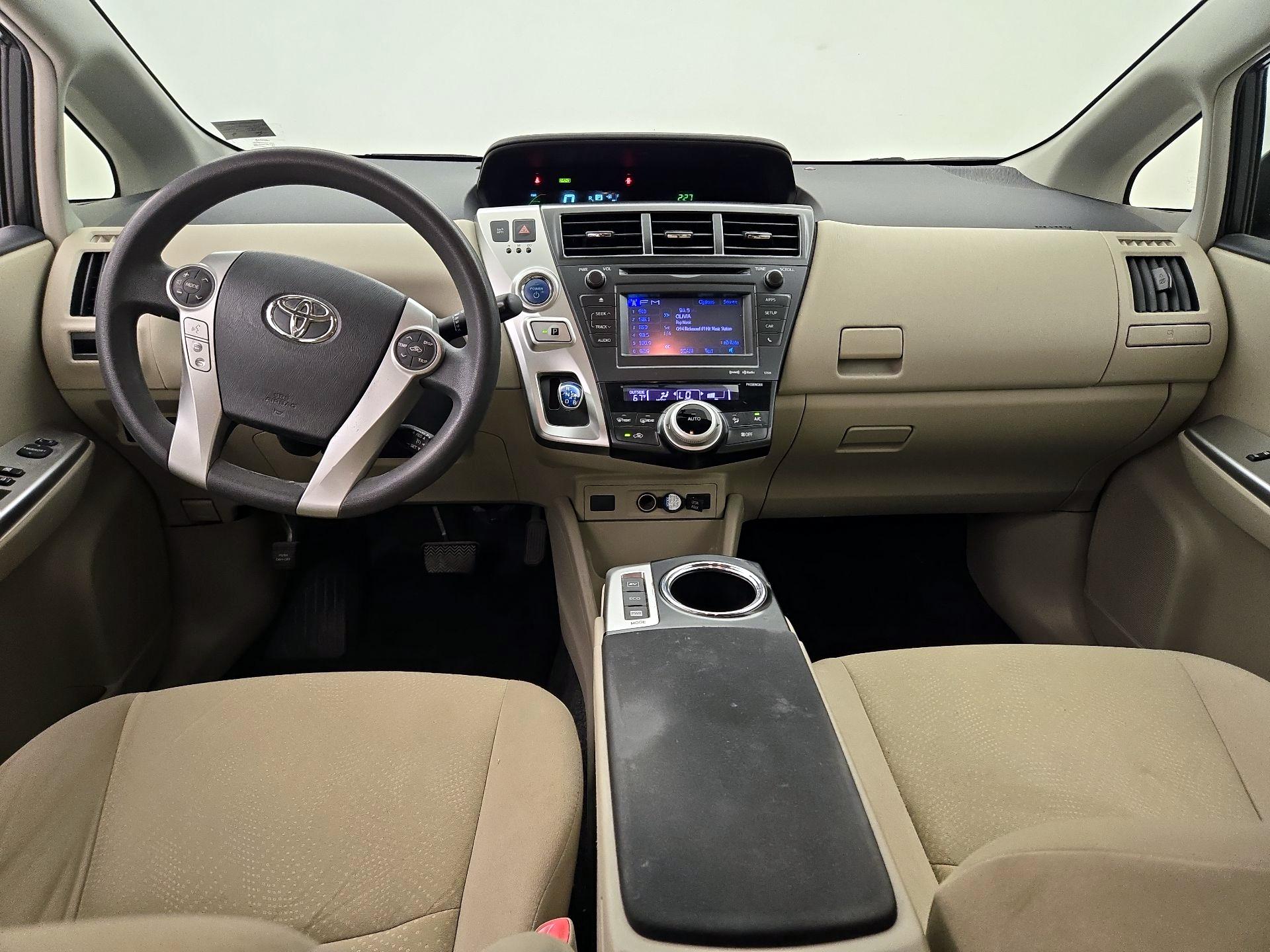 Thumbnail: 2014 Toyota Prius v - 9