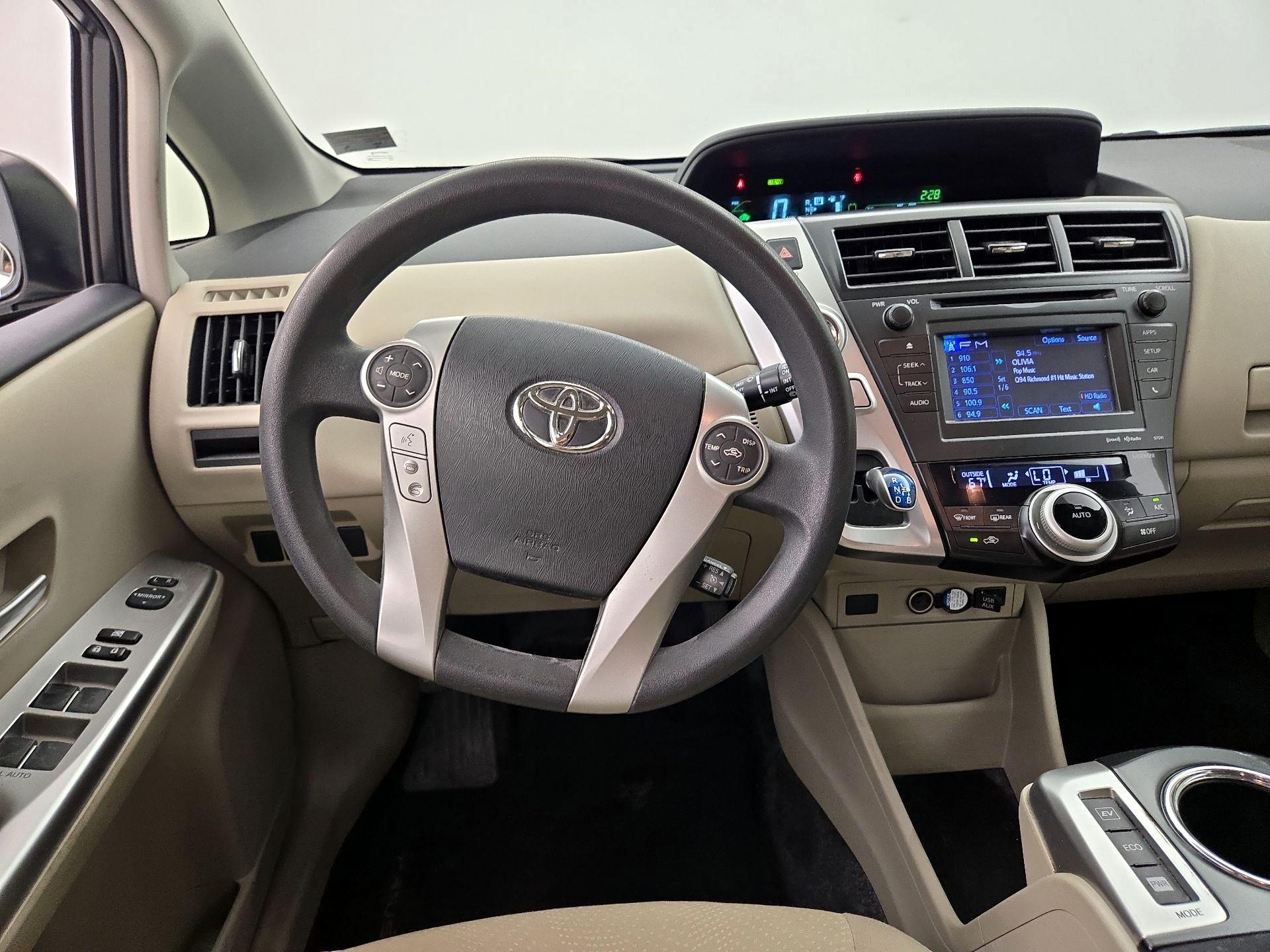 Thumbnail: 2014 Toyota Prius v - 10