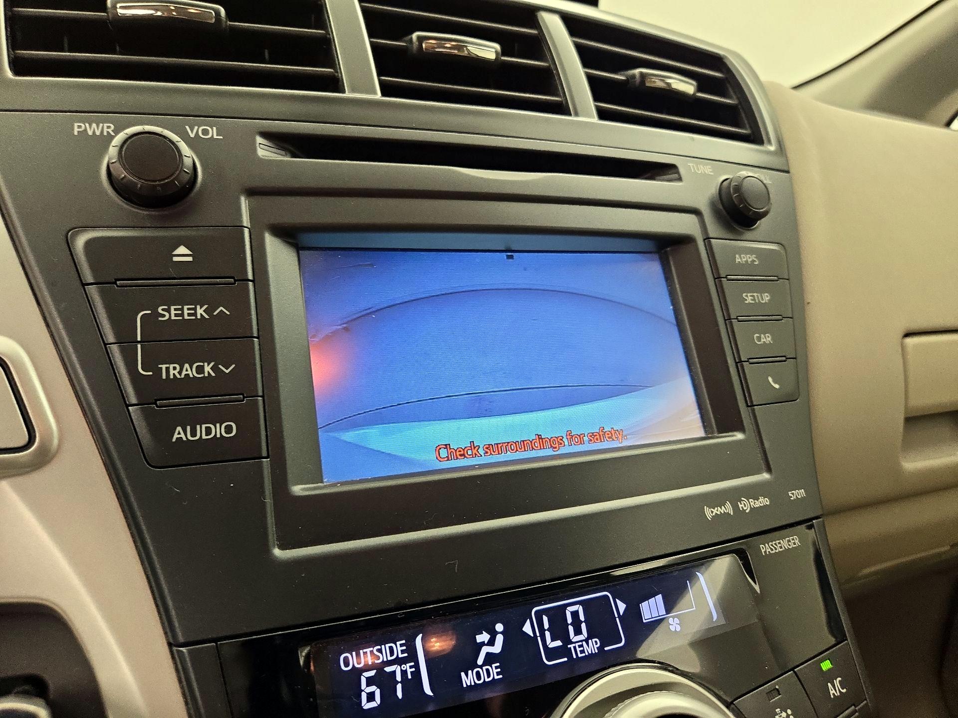 Thumbnail: 2014 Toyota Prius v - 14