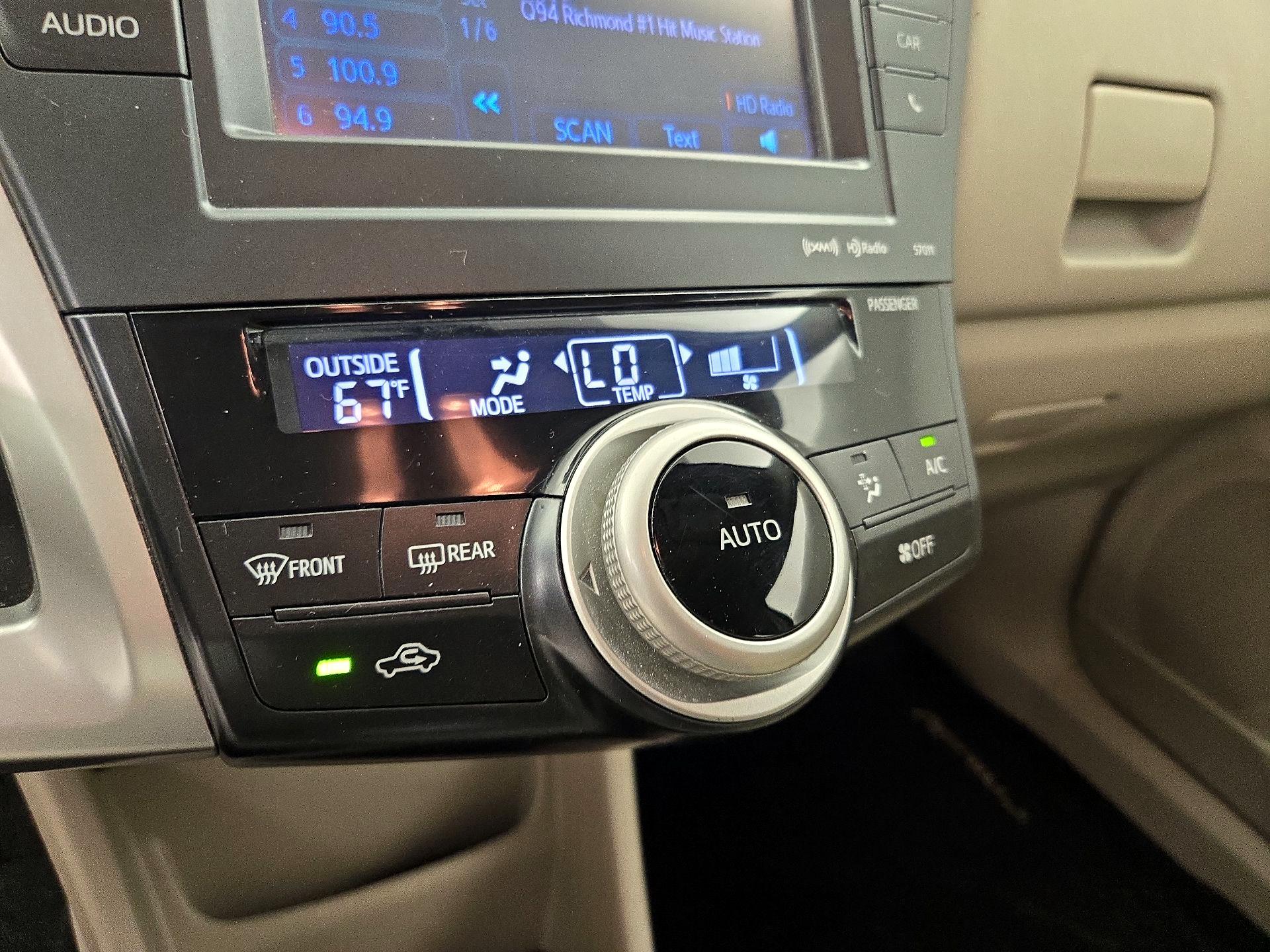 Thumbnail: 2014 Toyota Prius v - 16