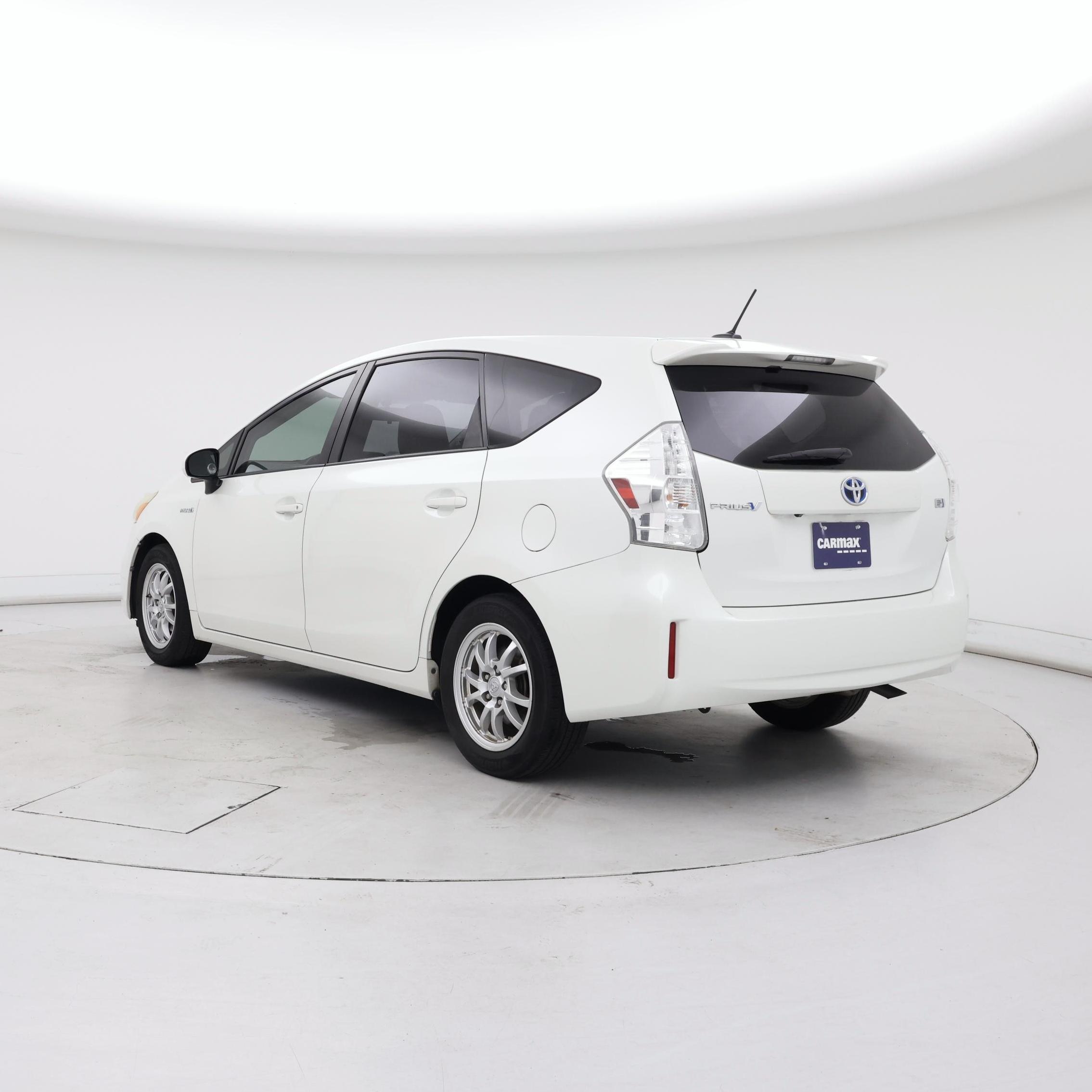 Thumbnail: 2014 Toyota Prius v - 2