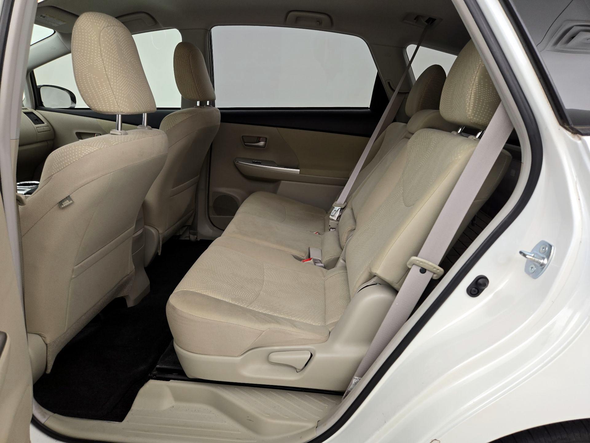 Thumbnail: 2014 Toyota Prius v - 19