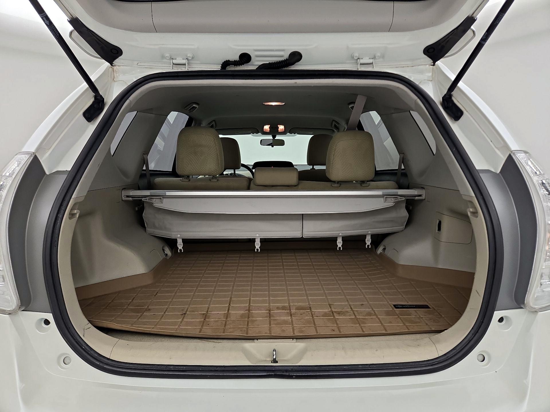 Thumbnail: 2014 Toyota Prius v - 20